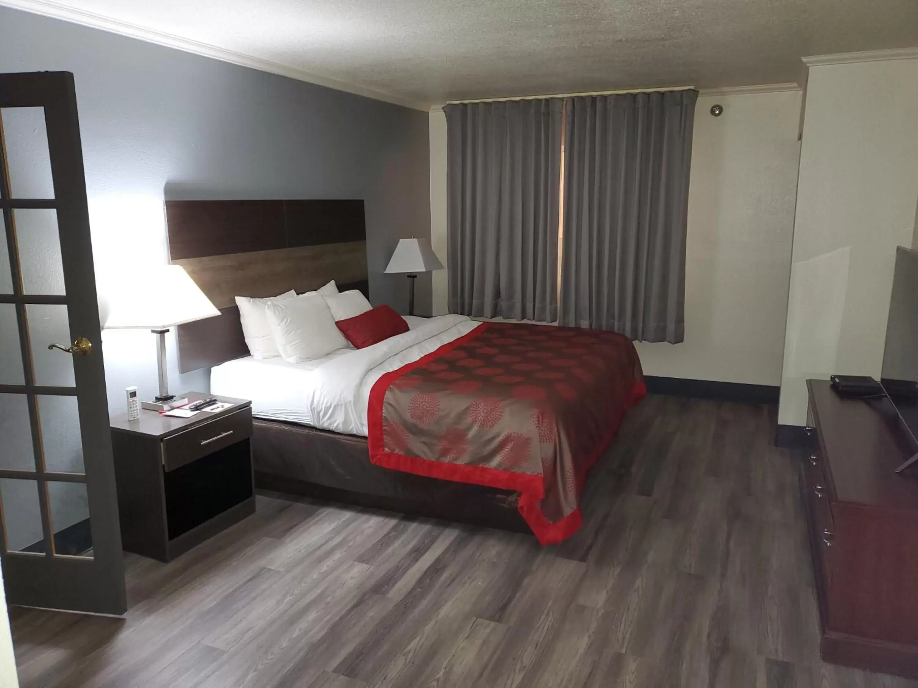 Photo of the whole room, Bed in Ramada by Wyndham North Platte