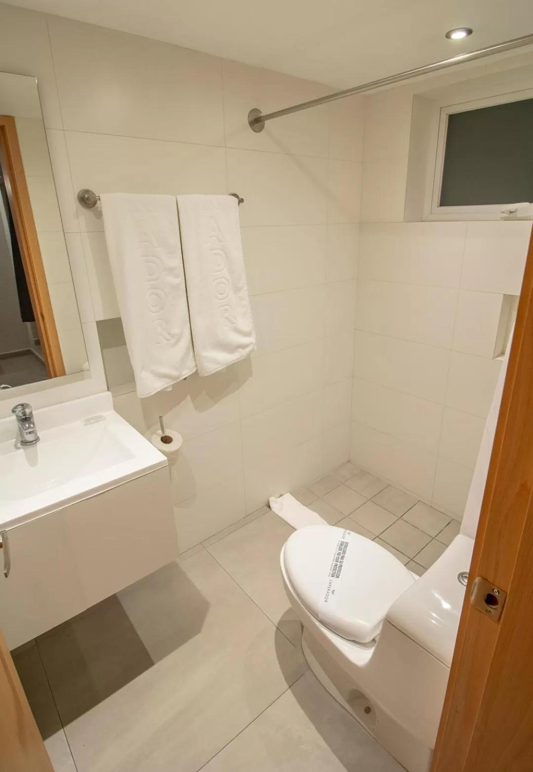 Shower in Hotel Emperador centro Guadalajara y Remodelado