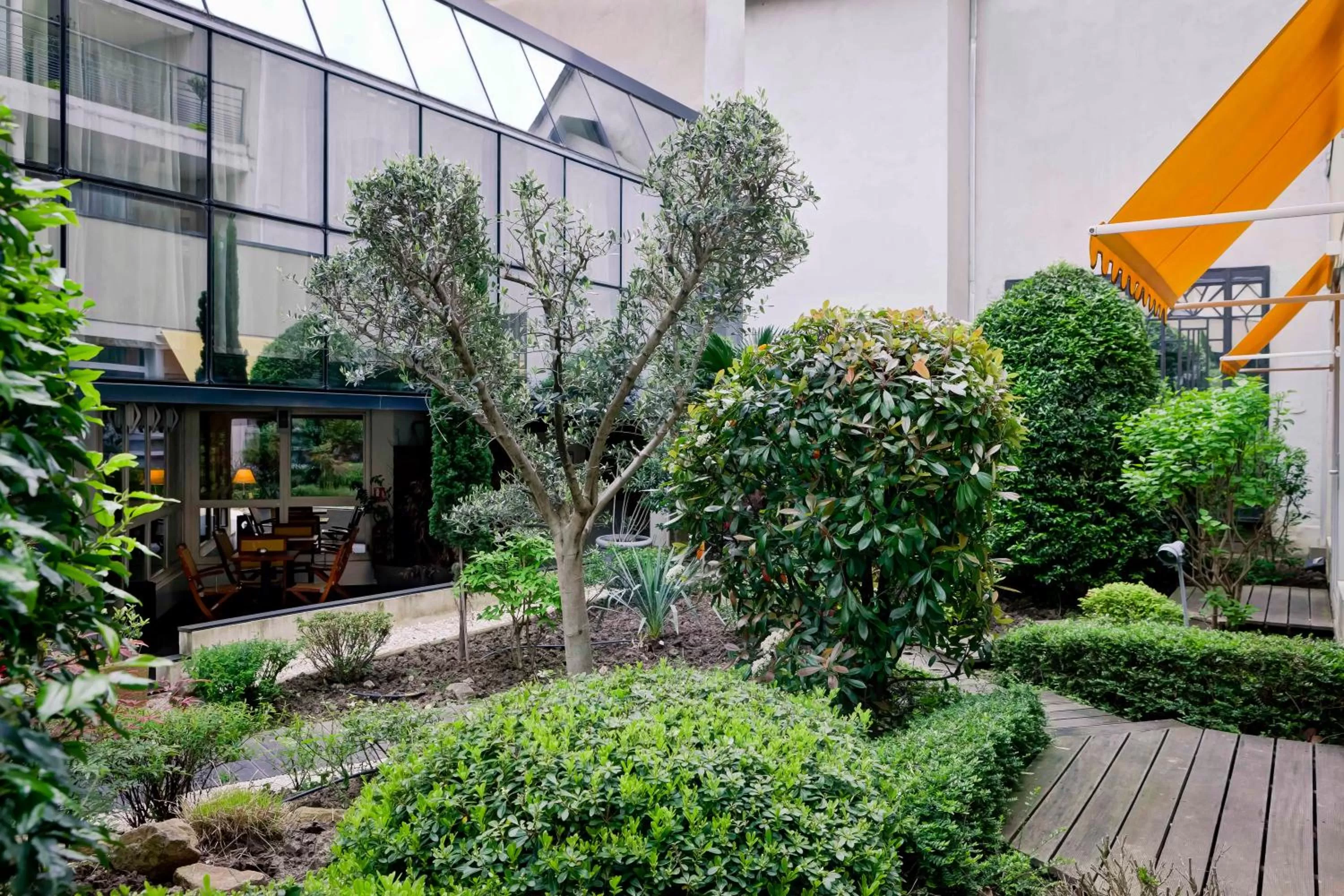 Garden in Best Western Crequi Lyon Part Dieu