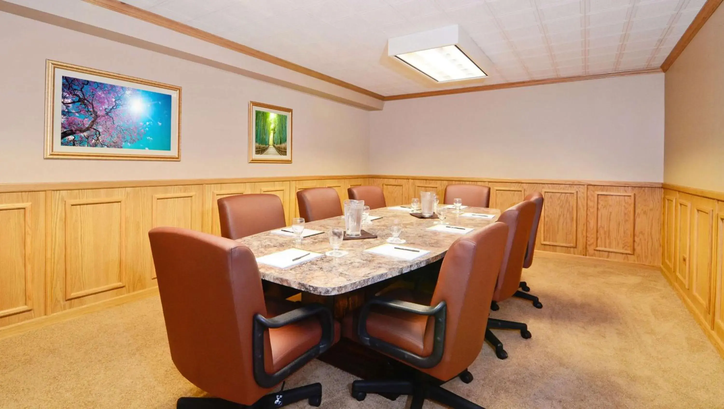 Meeting/conference room, Restaurant/Places to Eat in Magnuson Grand Pioneer Inn And Suites