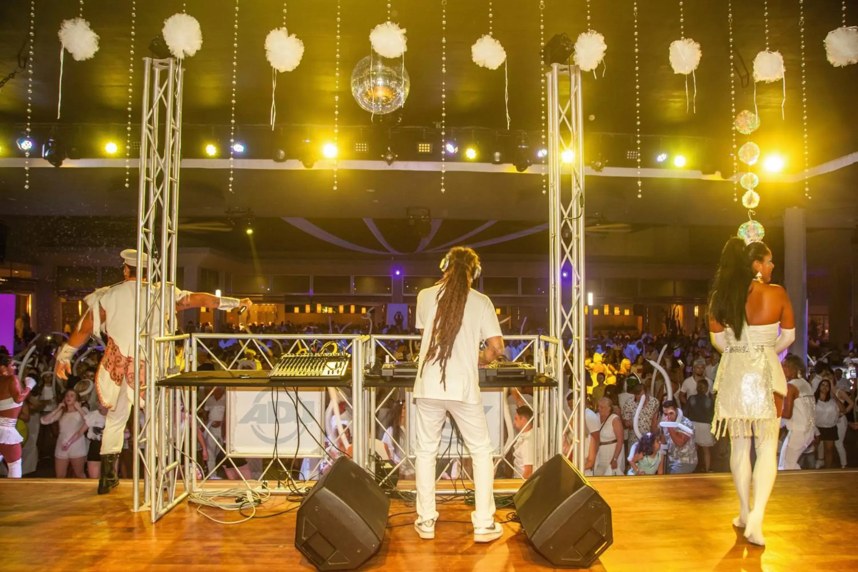 Entertainment in Riu Playacar - All Inclusive