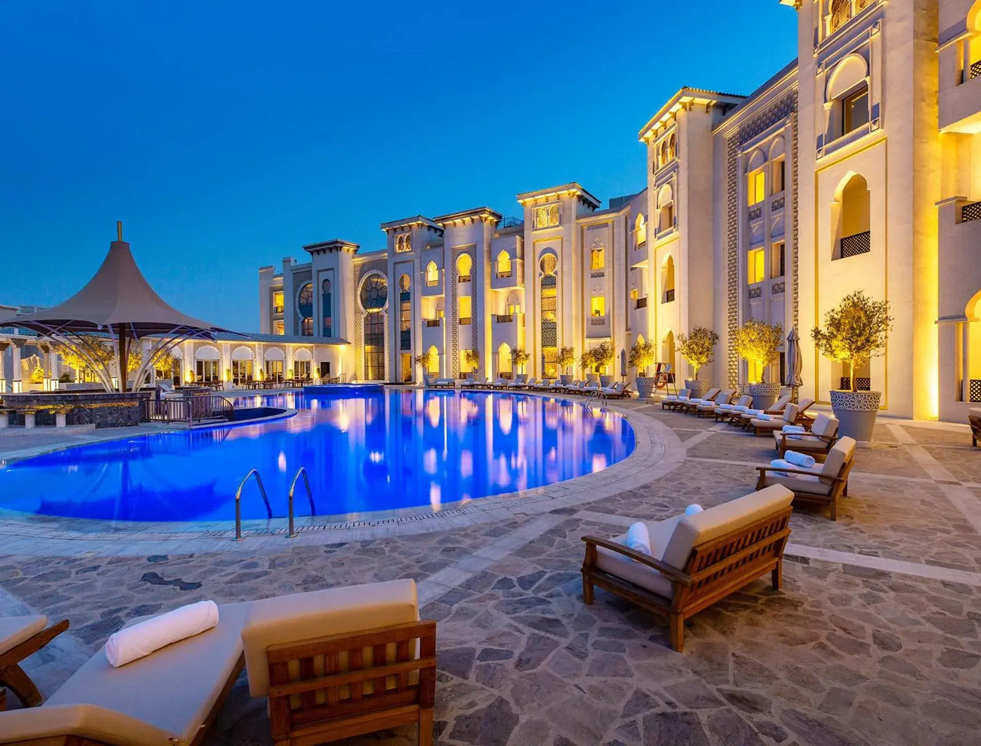 Swimming Pool in Ezdan Palace Hotel