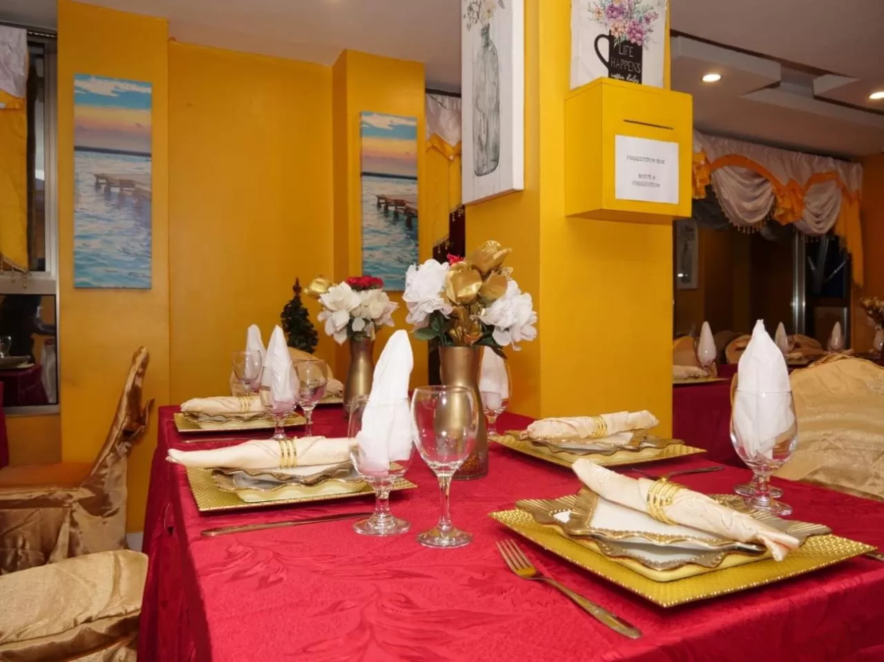 Restaurant/places to eat in Marriot Metropolitan Hotel