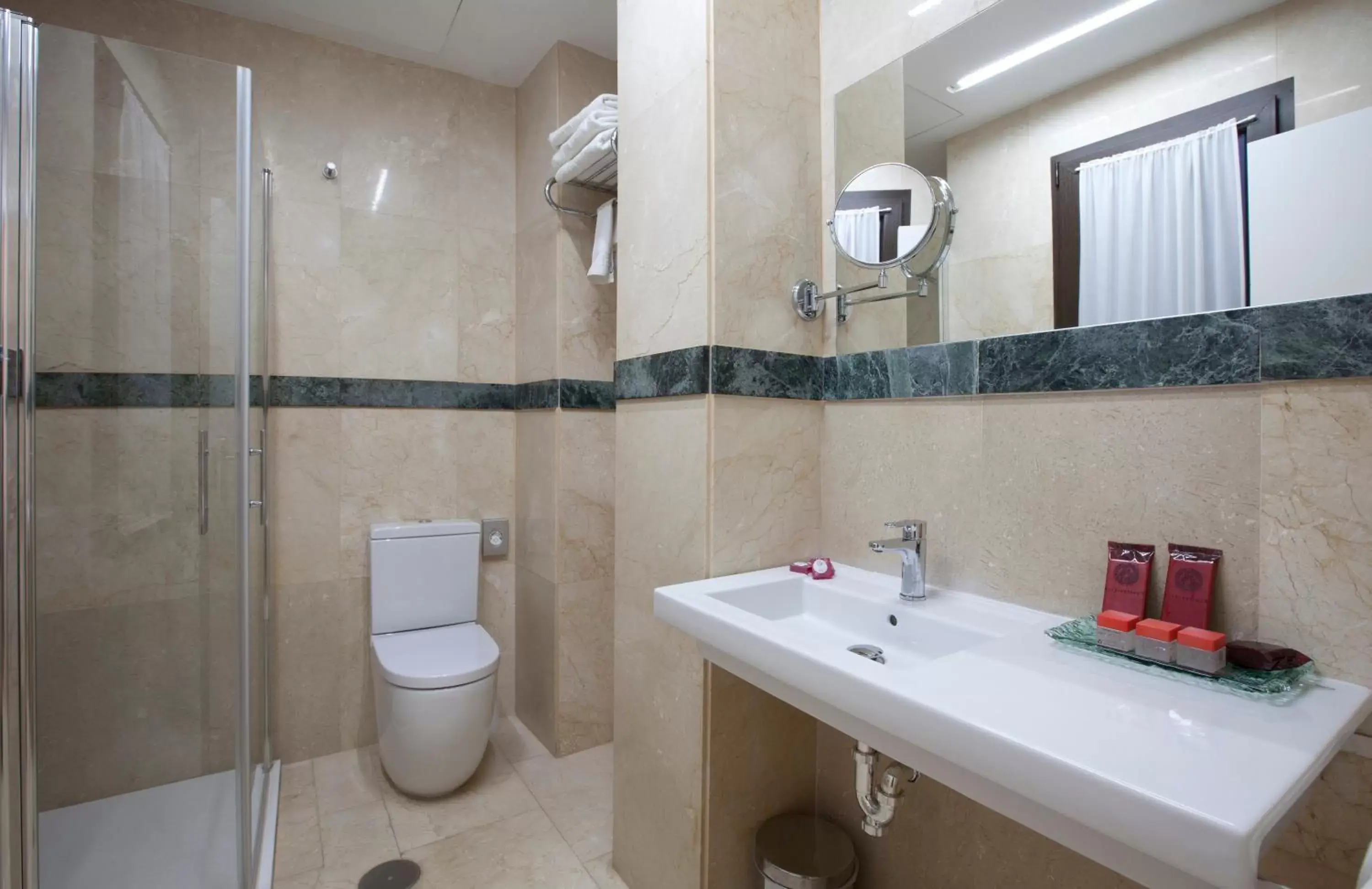 Bathroom in Hotel Carlos V