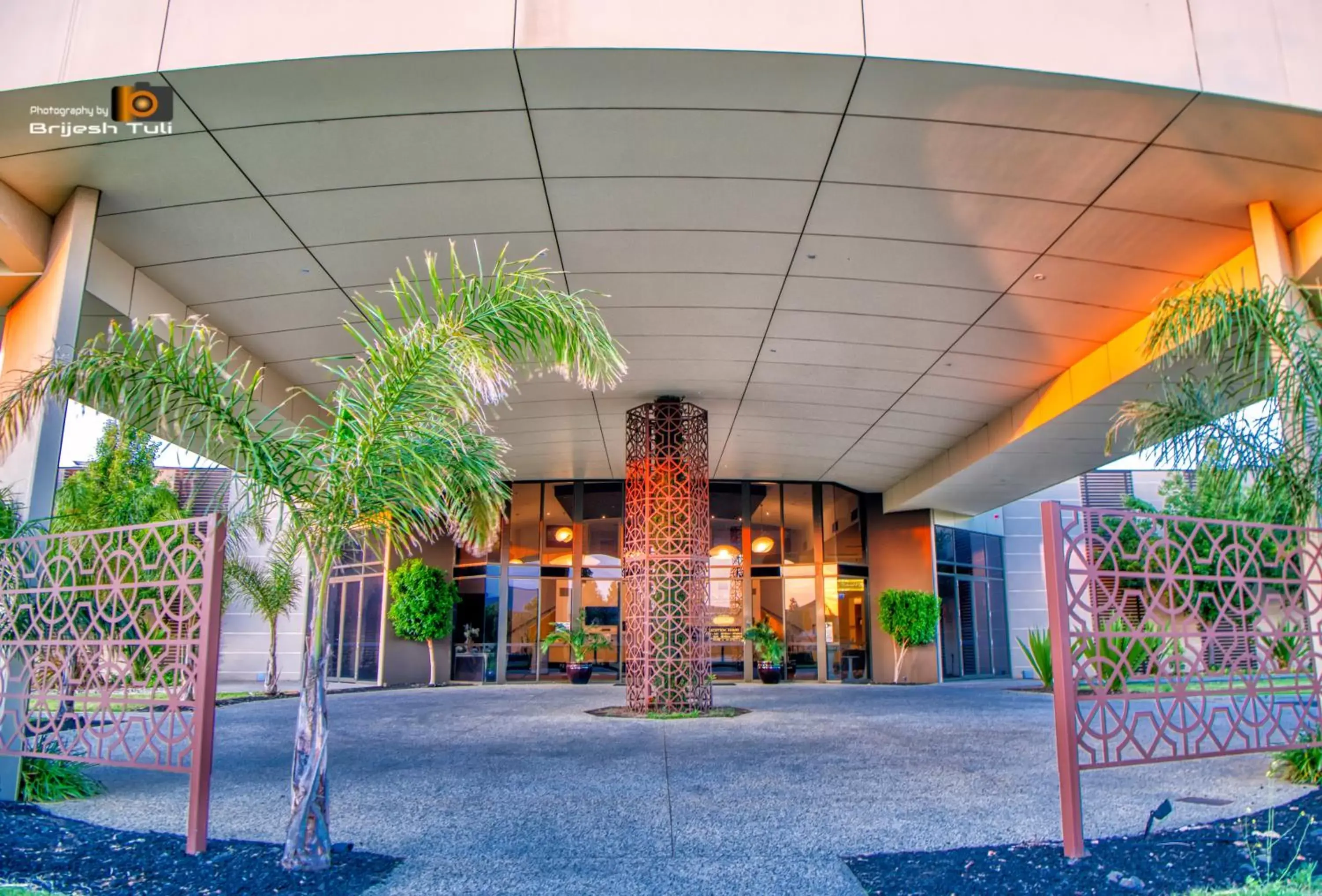 Facade/entrance, Property Building in Quality Suites Seasons 5