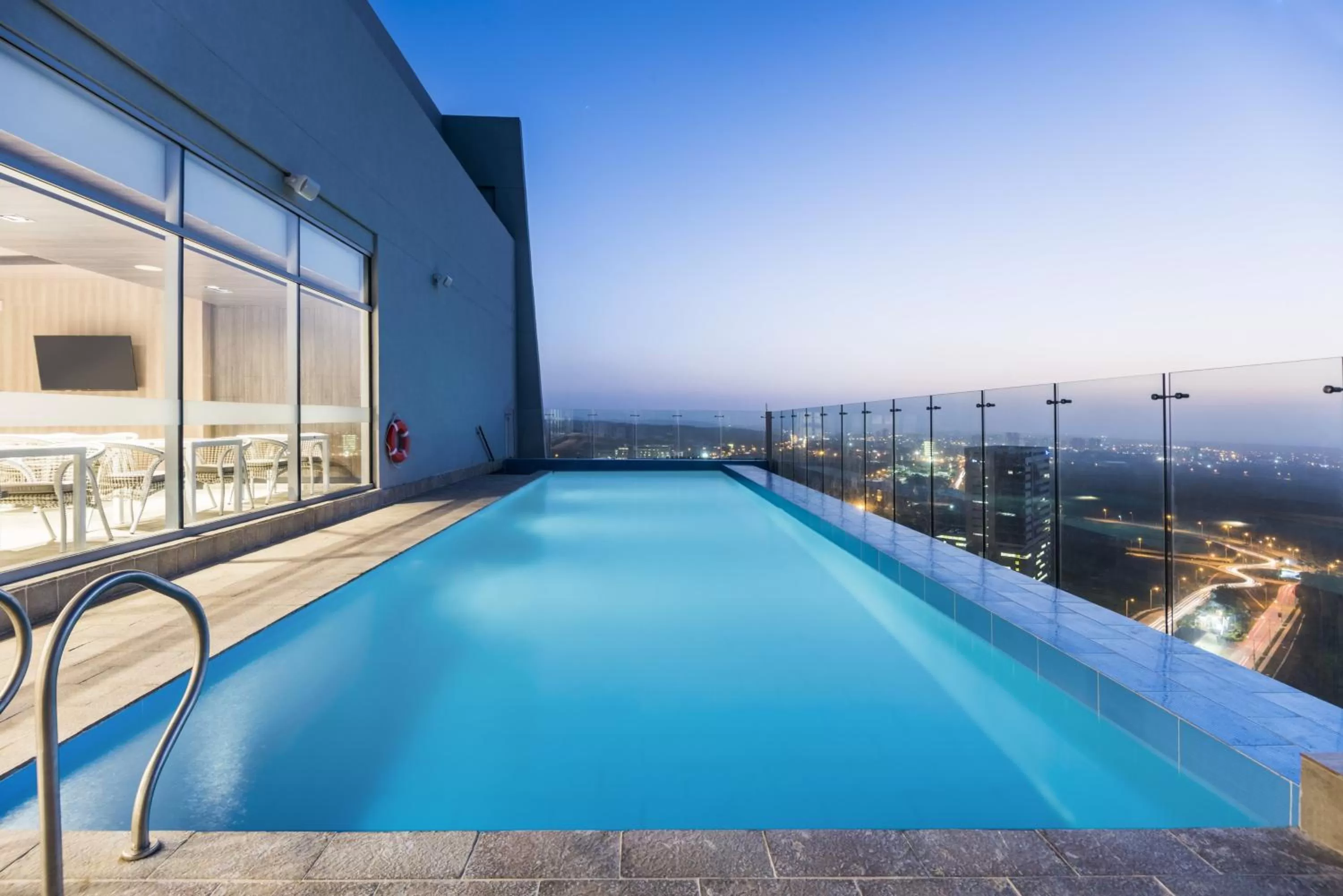 Swimming pool in Holiday Inn Express - Barranquilla Buenavista by IHG