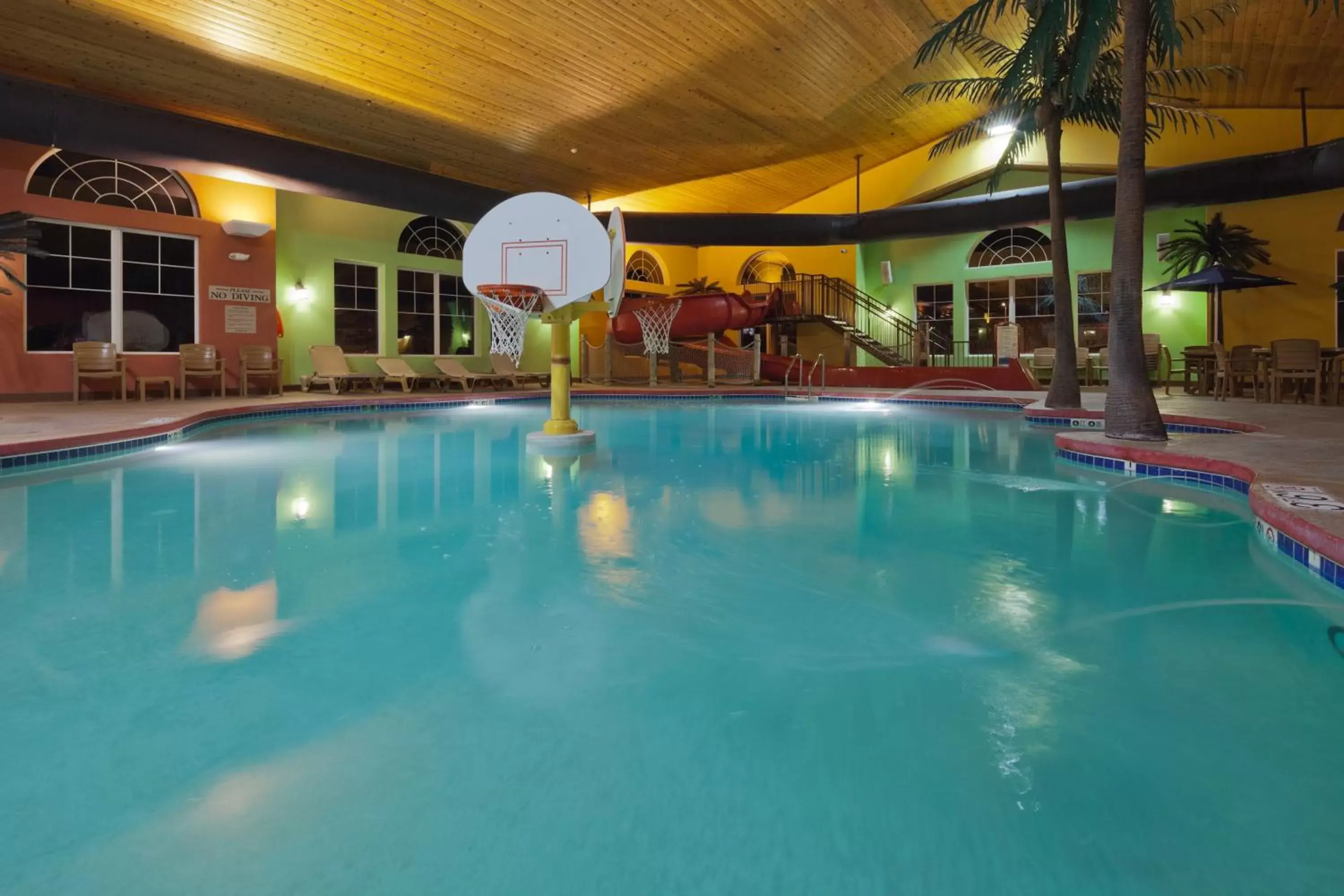 Swimming Pool in Country Inn & Suites by Radisson, Appleton North, WI