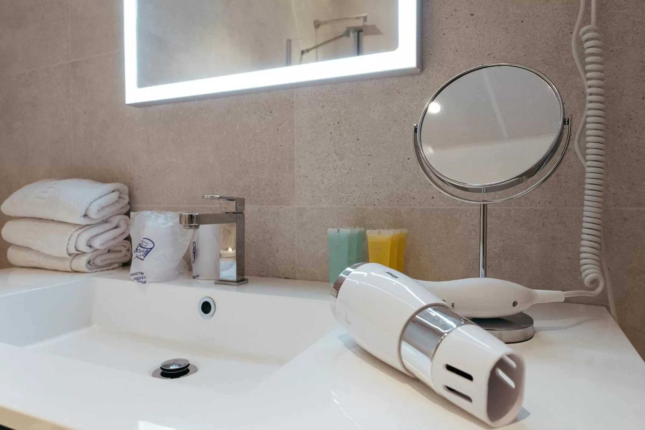 Bathroom in Hotel Aldama