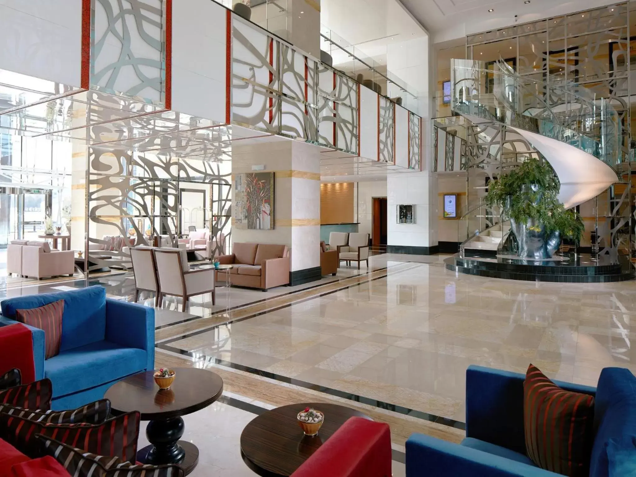 Lobby or reception, Lounge/Bar in Millennium Hotel & Convention Centre Kuwait