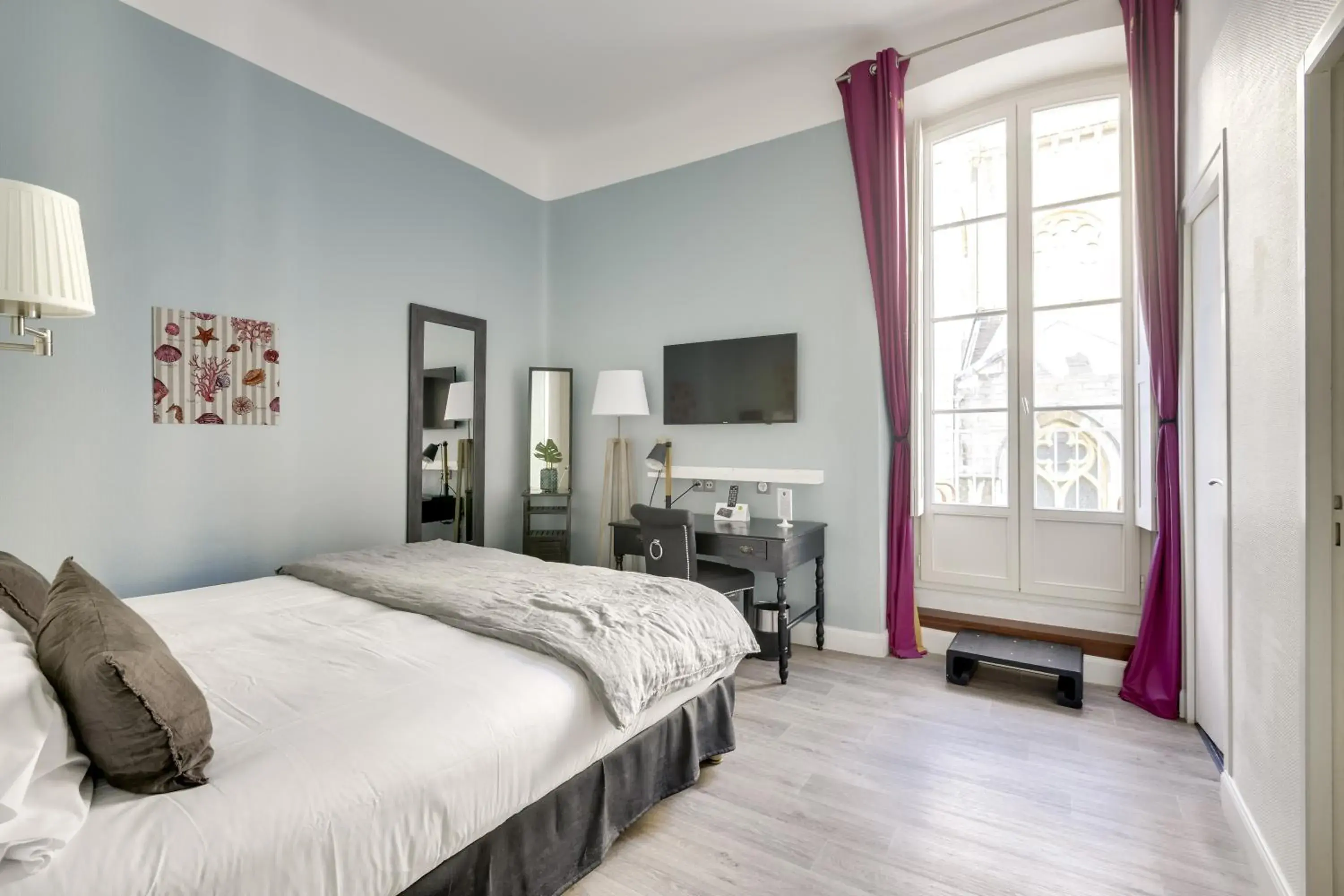 Photo of the whole room, Bed in Hotel De L'Océan