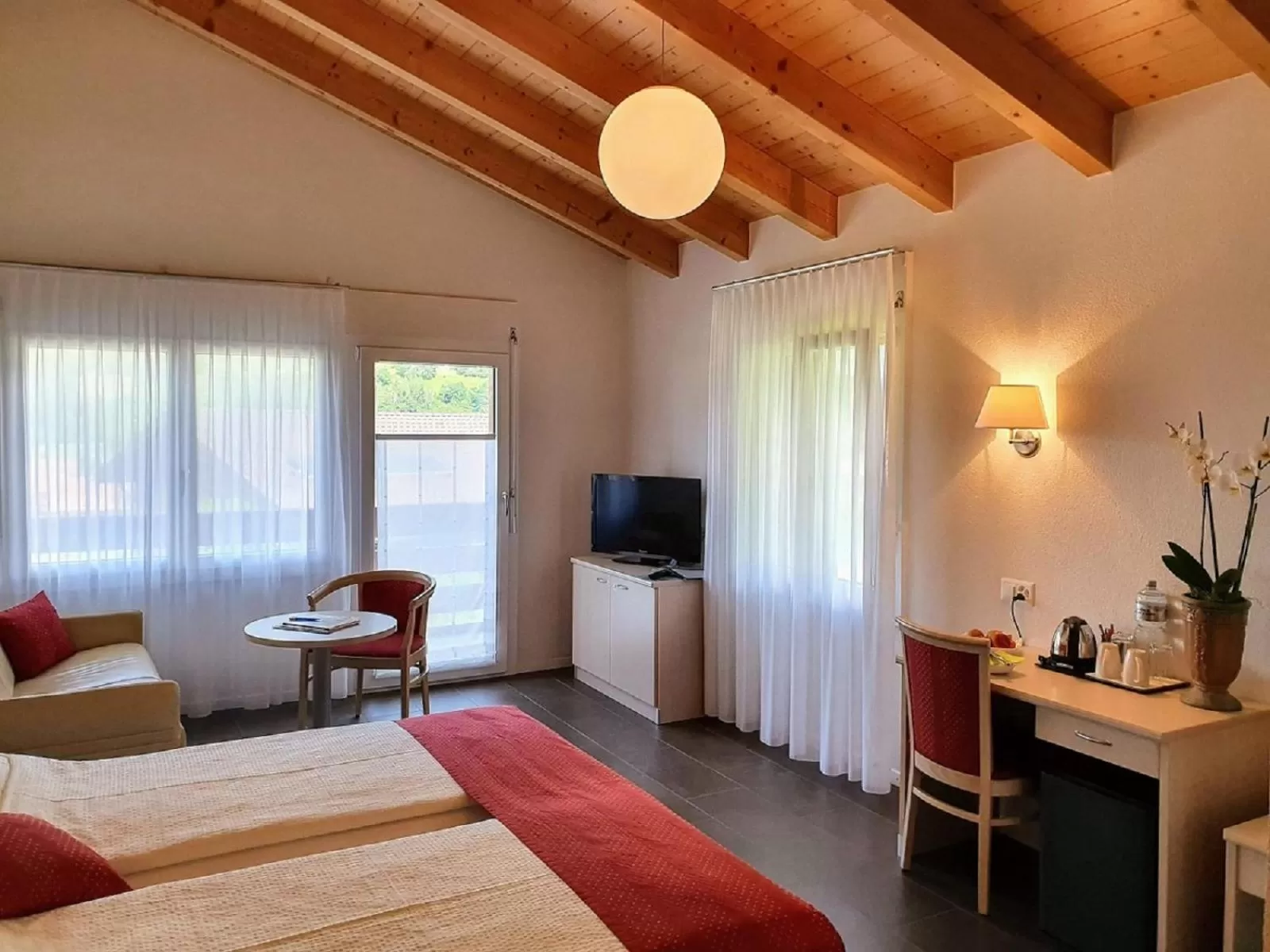 Photo of the whole room, Bed in Chalet-Gafri - BnB - Frühstückspension und Gastfreundschaft