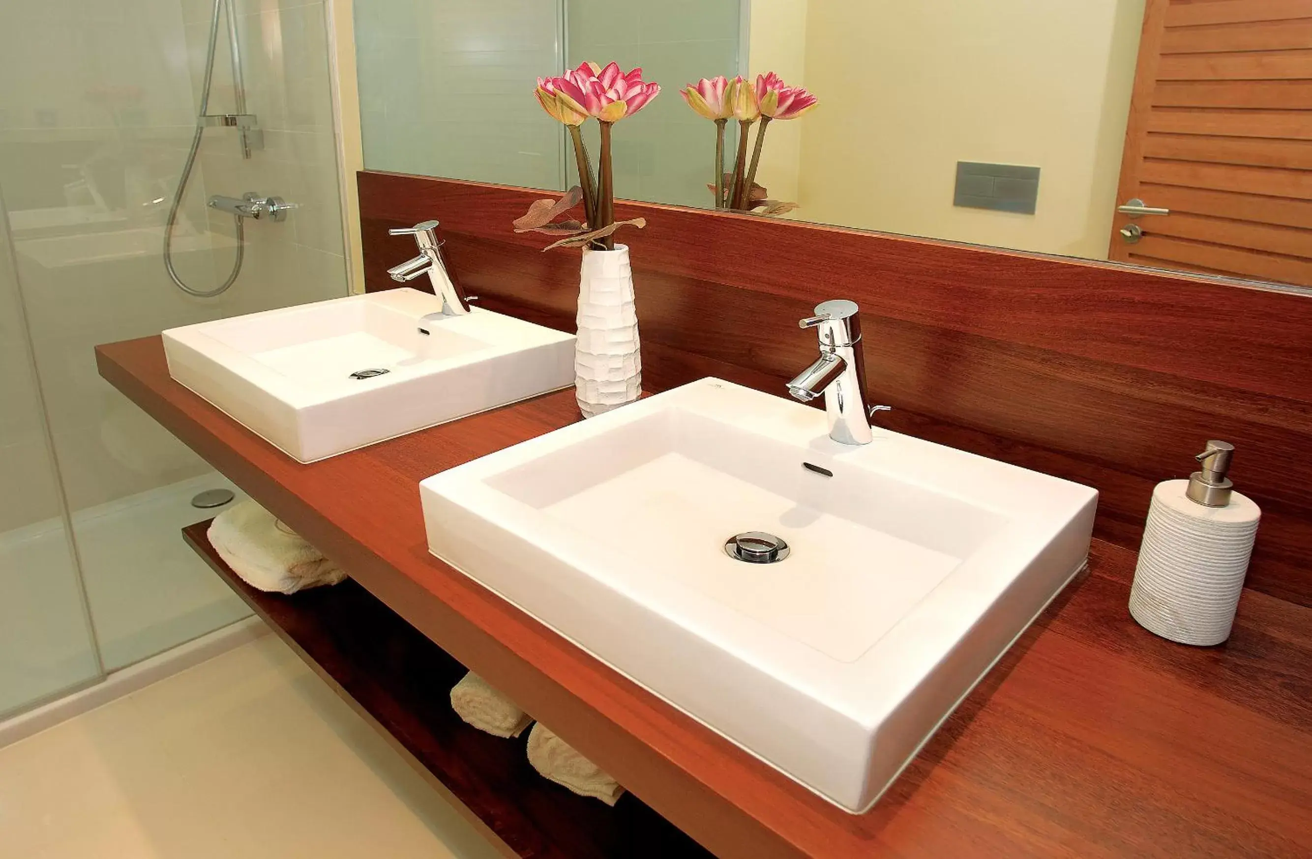 Bathroom in Amendoeira Golf Resort
