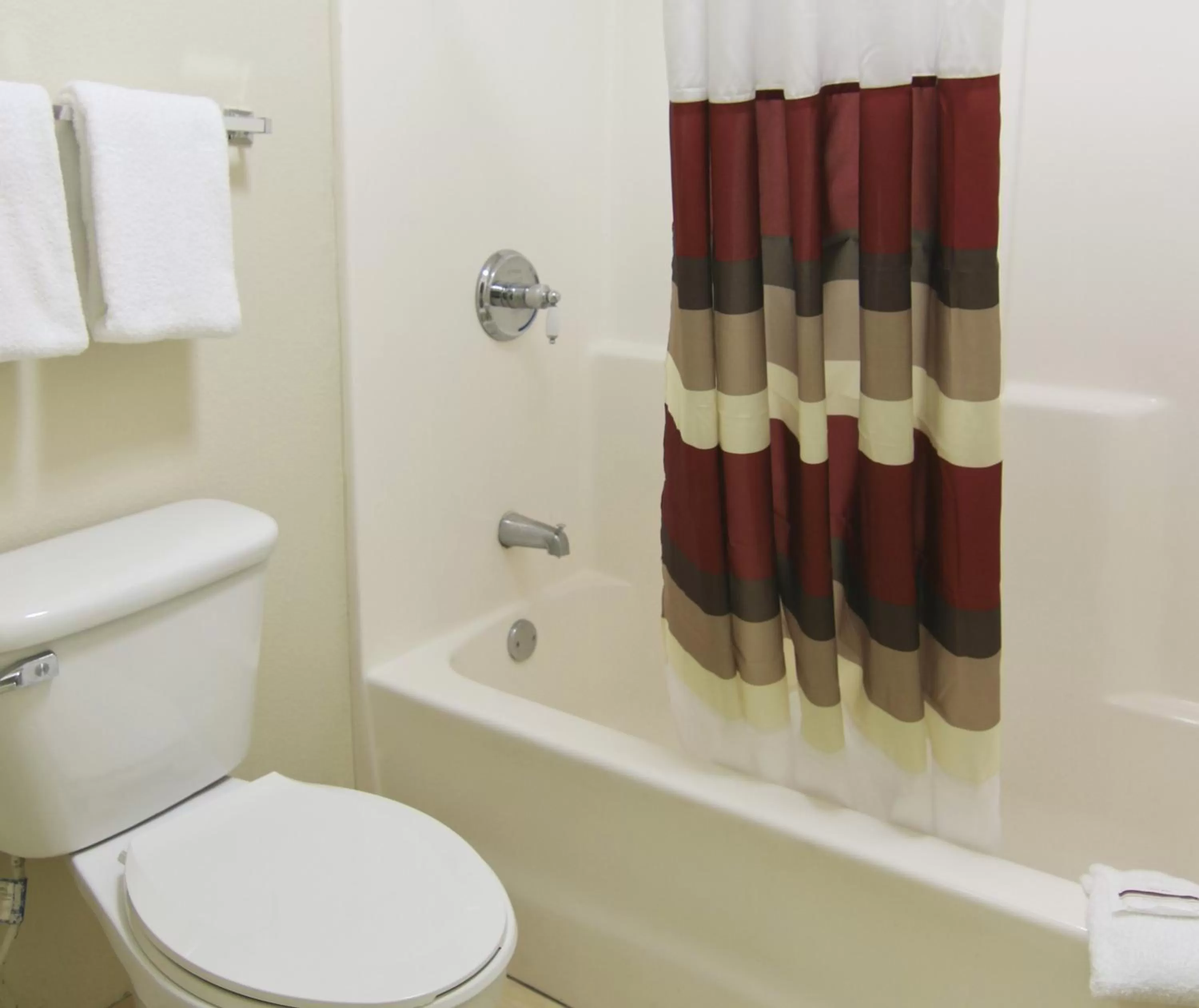 Bathroom in Red Roof Inn Somerset, KY