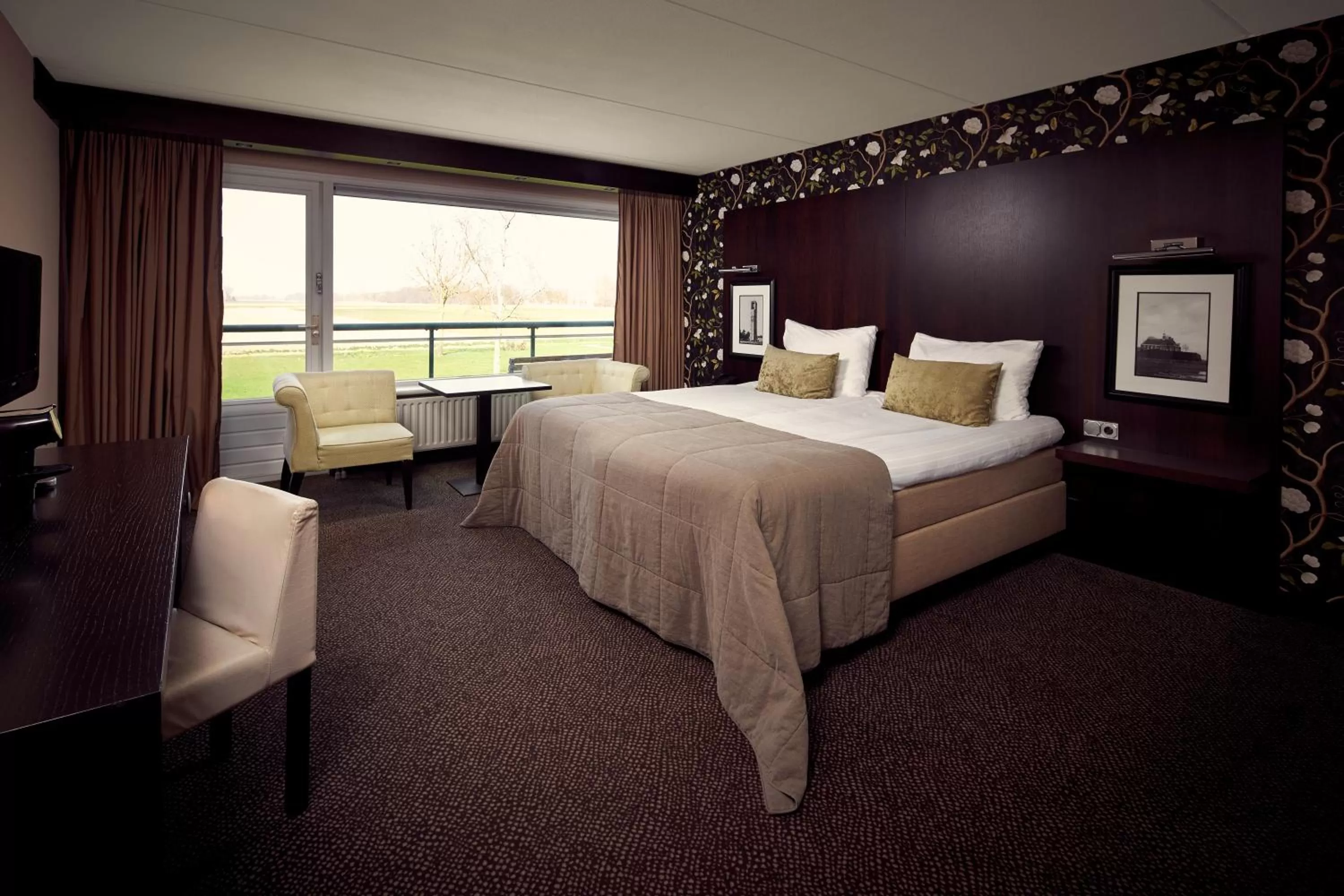 Bedroom, Bed in Van der Valk Hotel Emmeloord