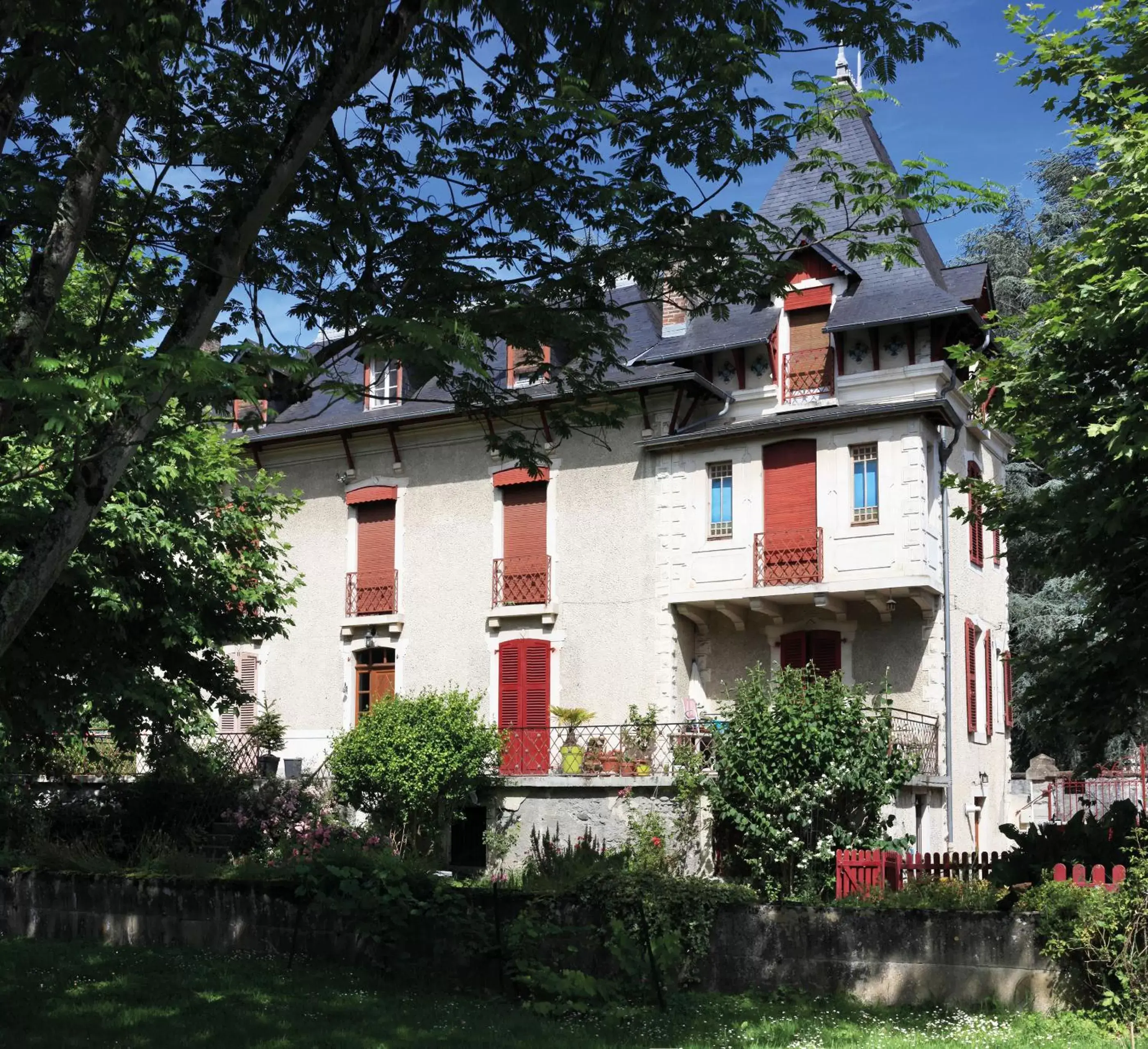 Property Building in Le Béarn sous les toits