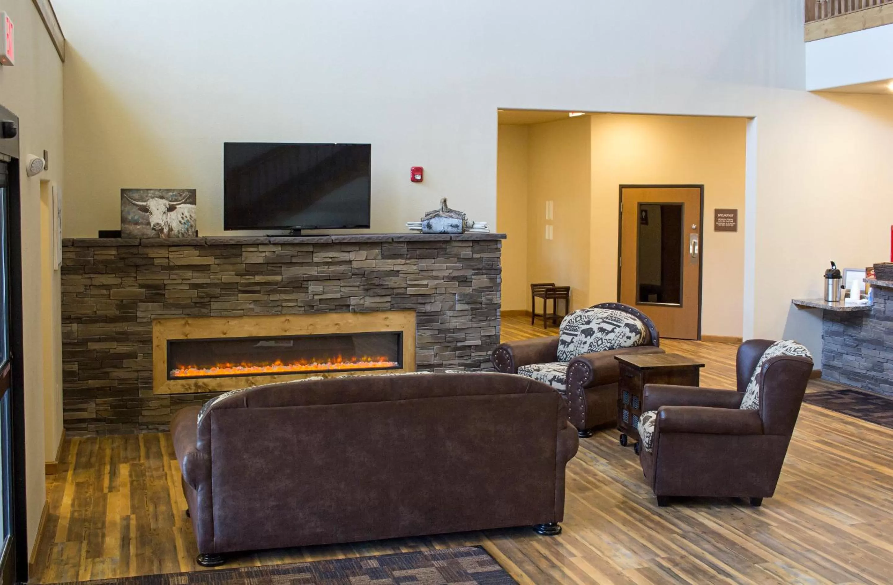 Communal lounge/ TV room in Newcastle Lodge & Convention Center