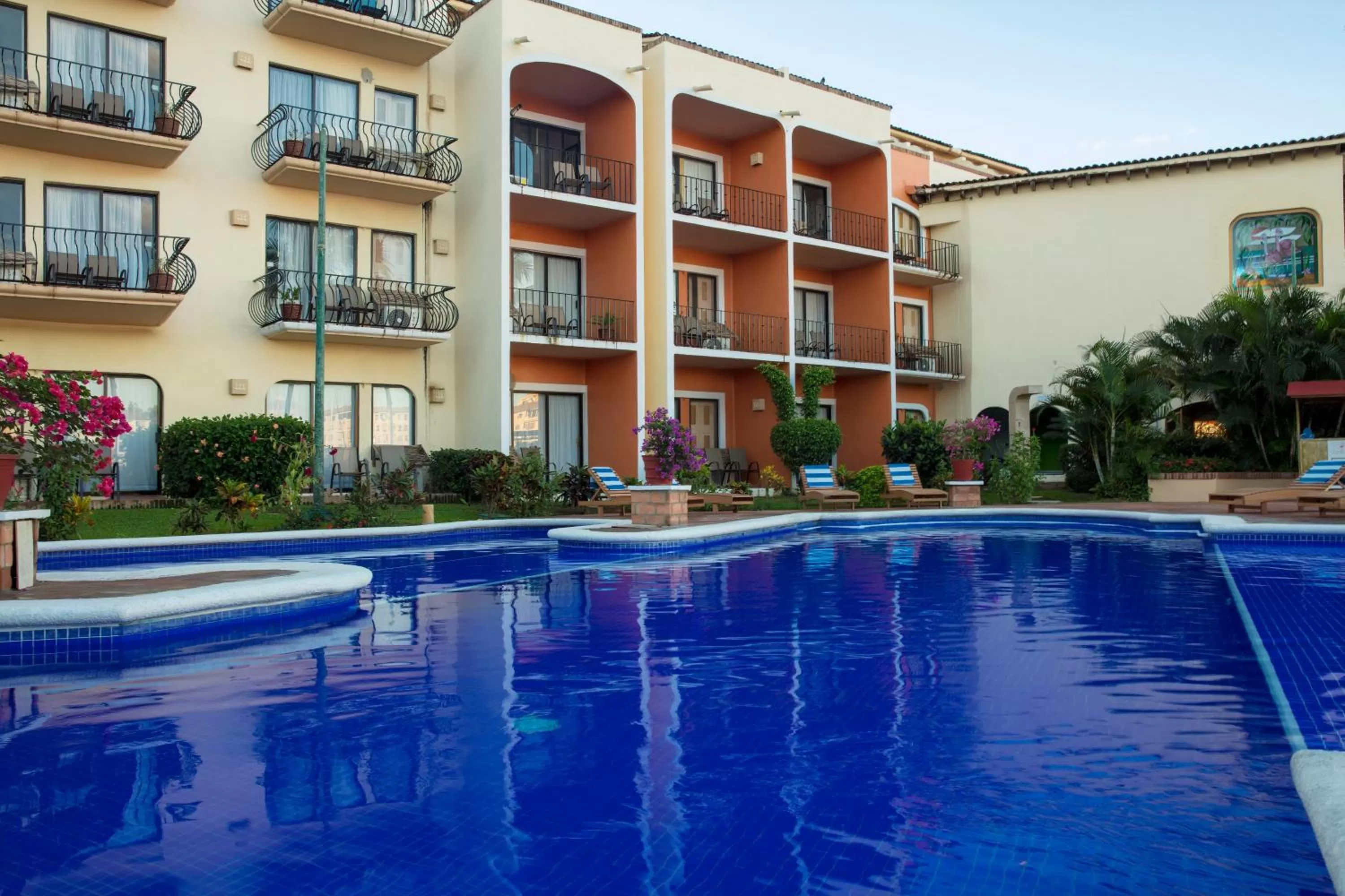 Swimming pool in Flamingo Vallarta Hotel & Marina