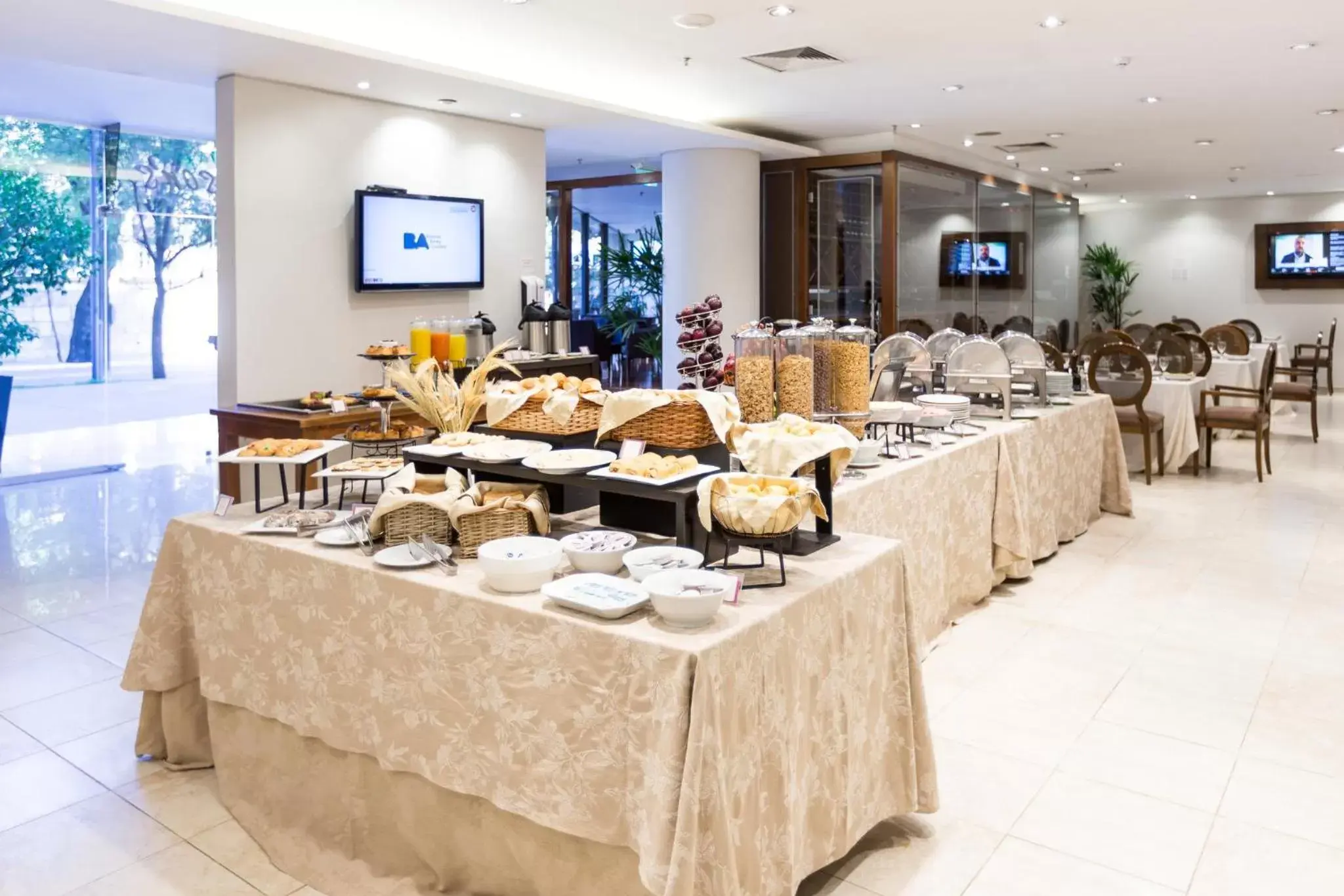 Breakfast, Restaurant/Places to Eat in Crowne Plaza Asunción, an IHG Hotel