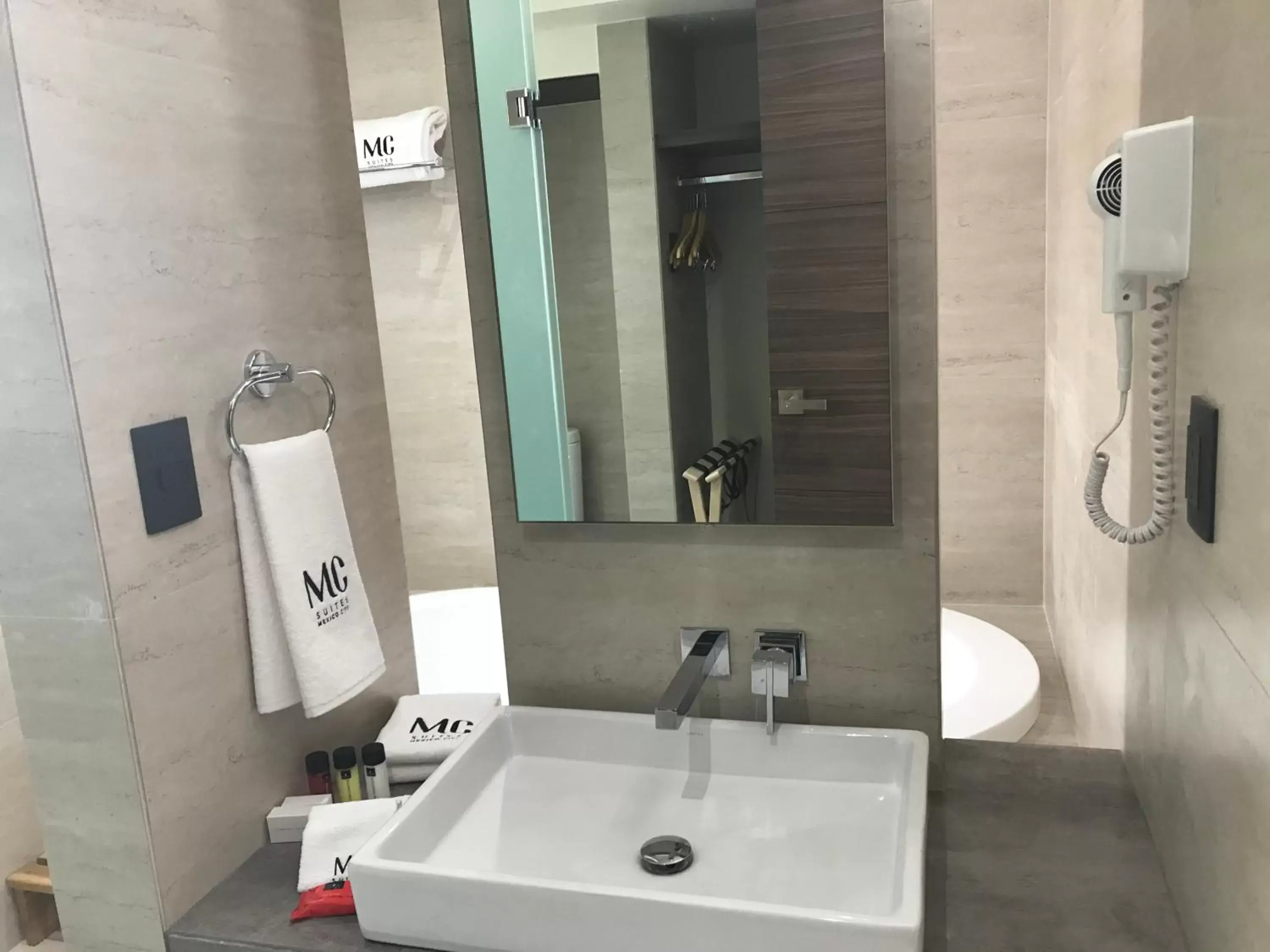 Bathroom in MC Suites Mexico City