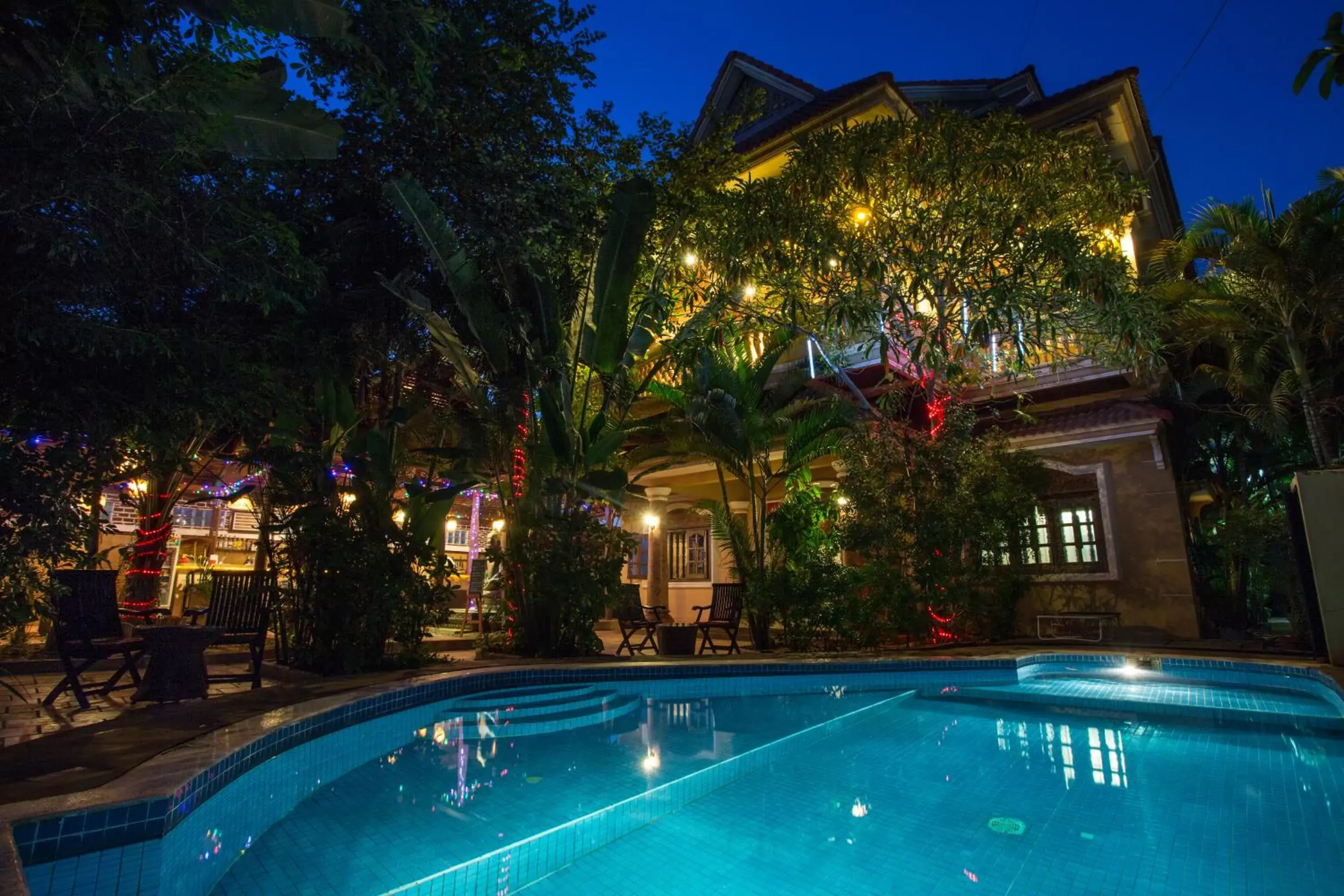 Night, Swimming Pool in Le Tigre Hotel