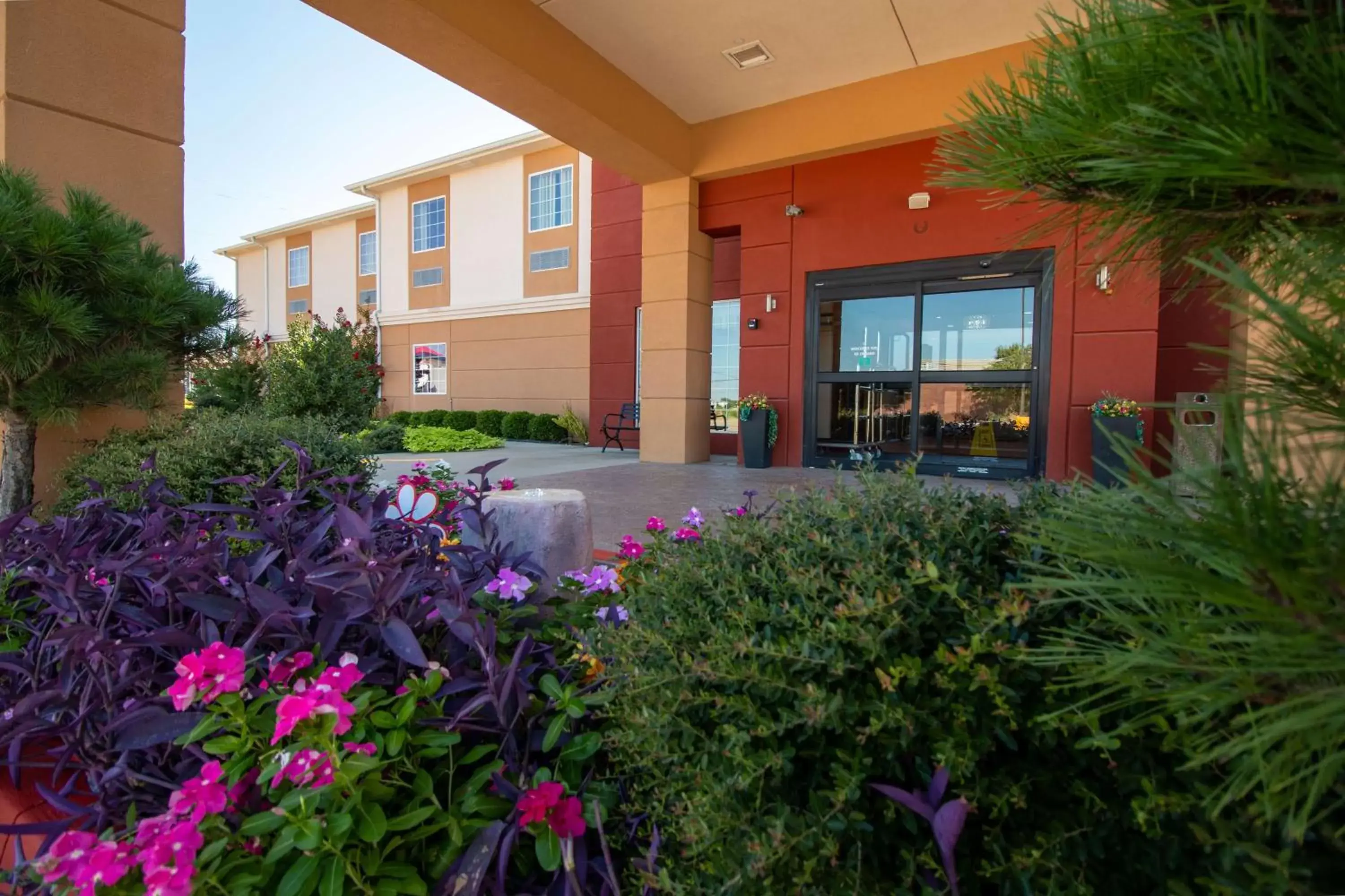 Property building in SureStay Plus Hotel by Best Western Owasso Tulsa North