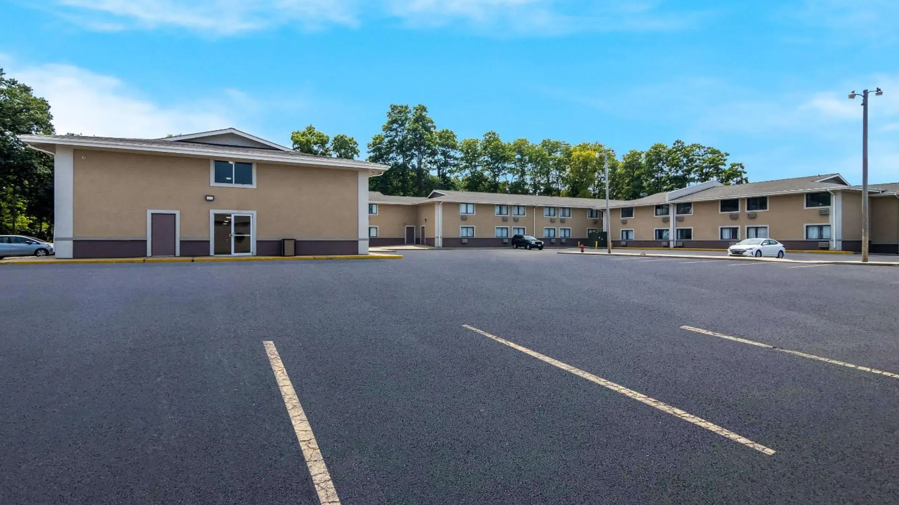 Property Building in Econo Lodge Portage