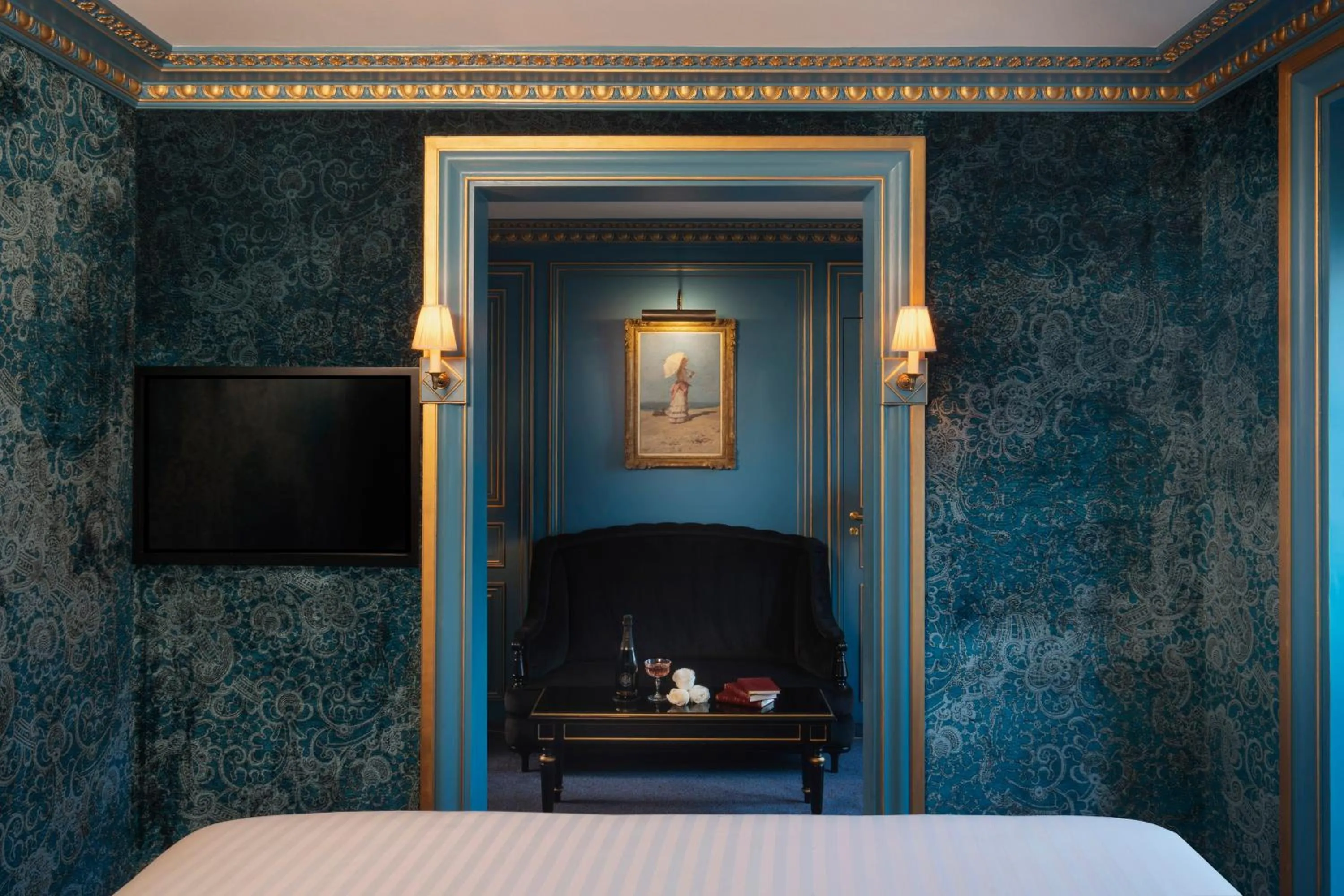 Living room, Bed in Maison Proust, Hotel & Spa La Mer