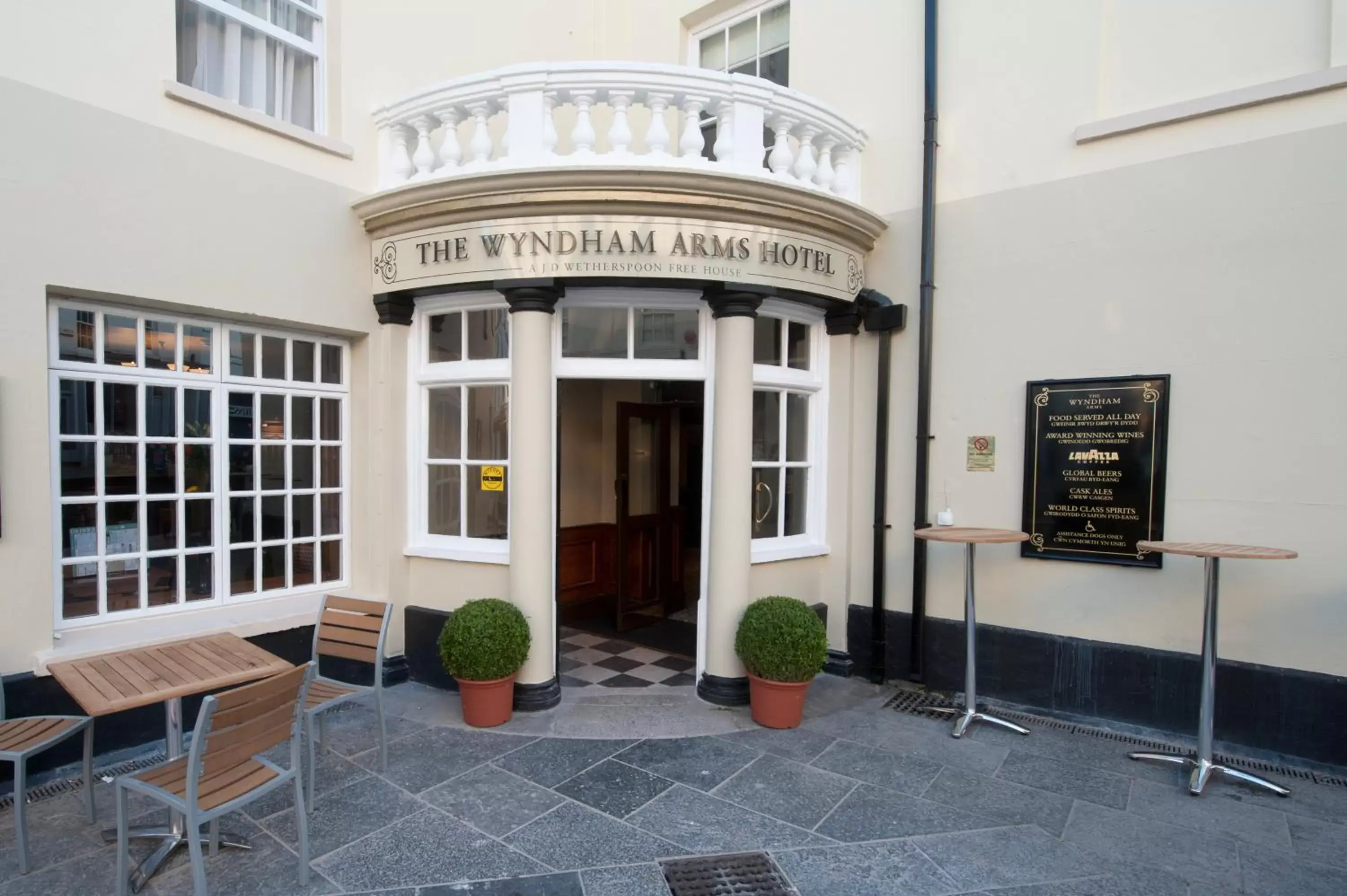 Facade/entrance in The Wyndham Arms-Wetherspoon