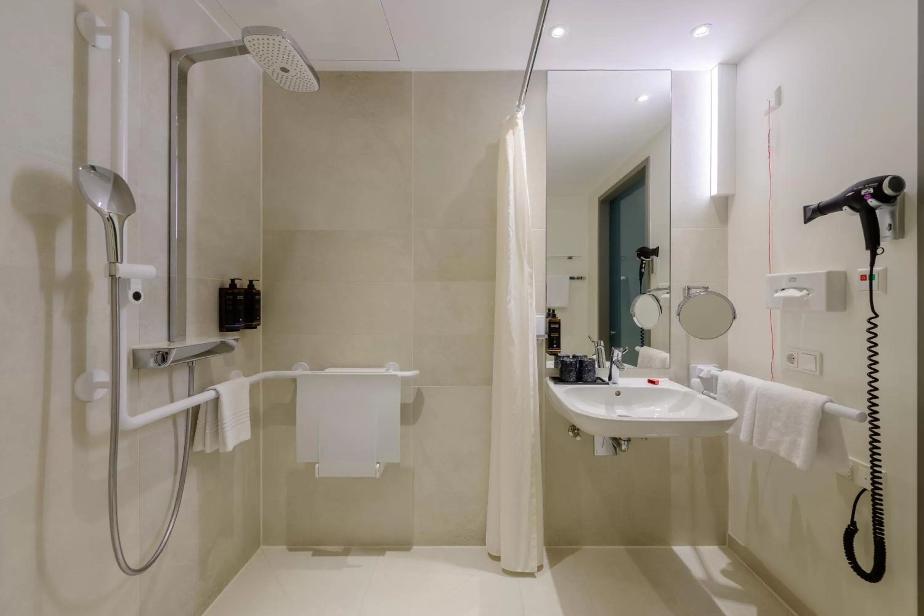 Bathroom in MERCURE Hotel Berlin Wittenbergplatz