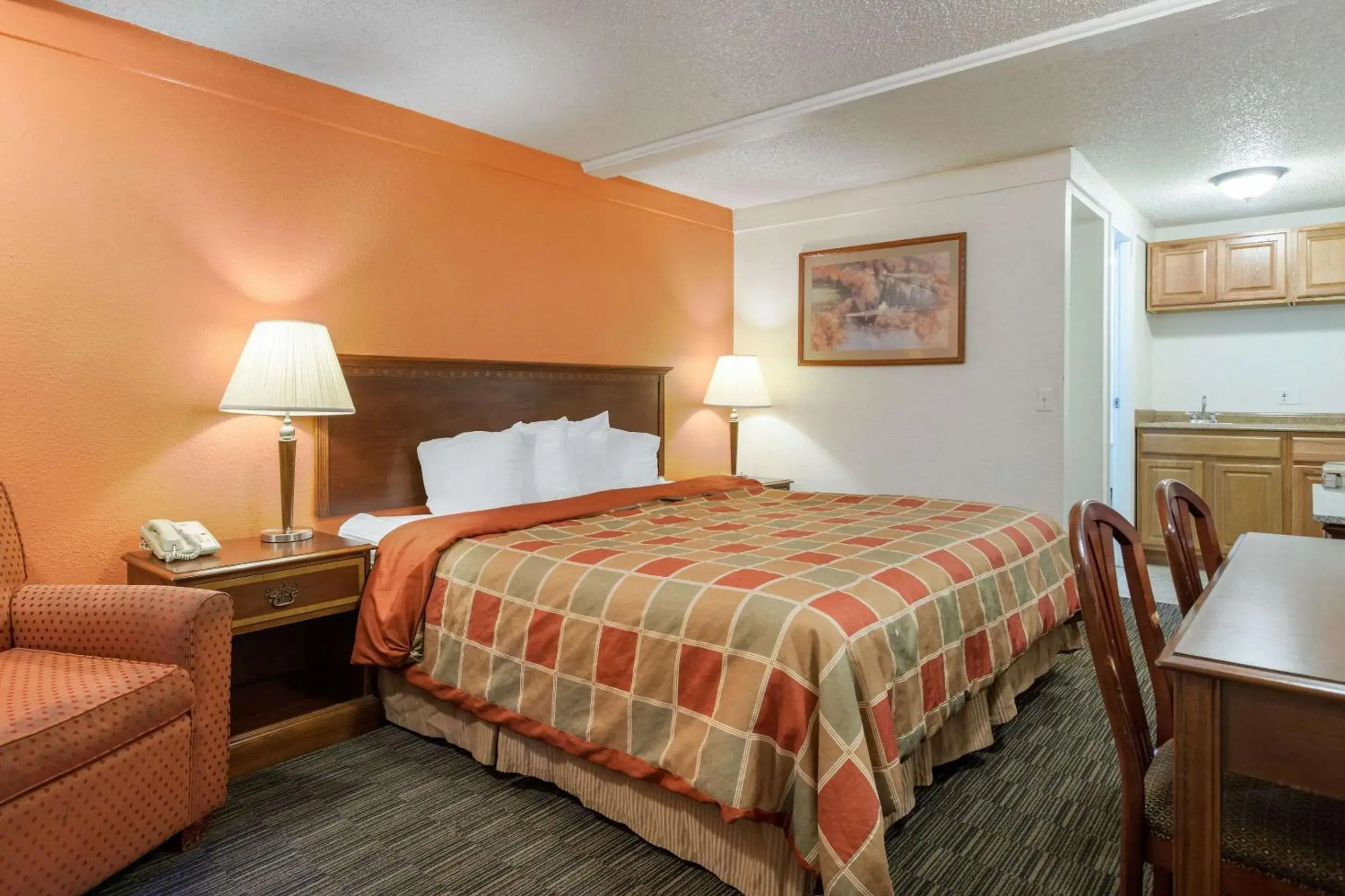 Photo of the whole room, Bed in Rodeway Inn Auburn Hills