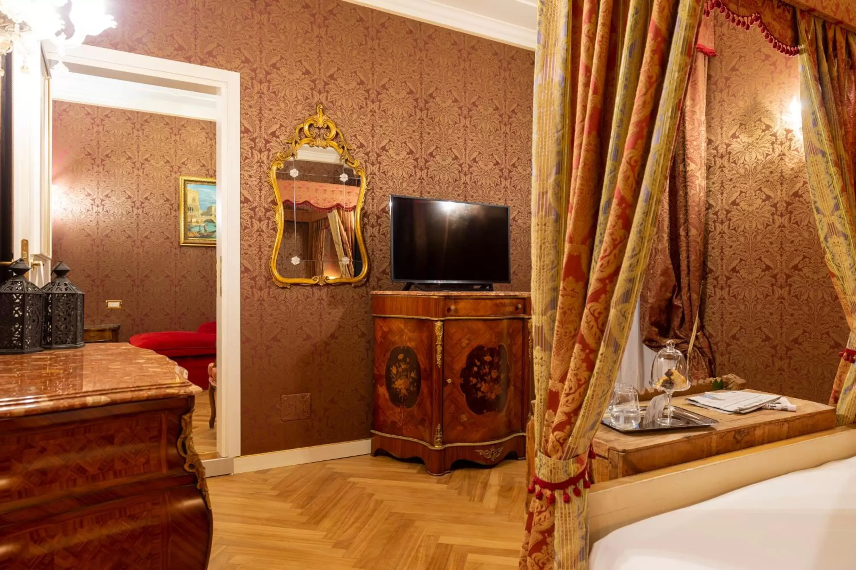 TV and multimedia, TV/Entertainment Center in Hotel Antico Doge - a Member of Elizabeth Hotel Group