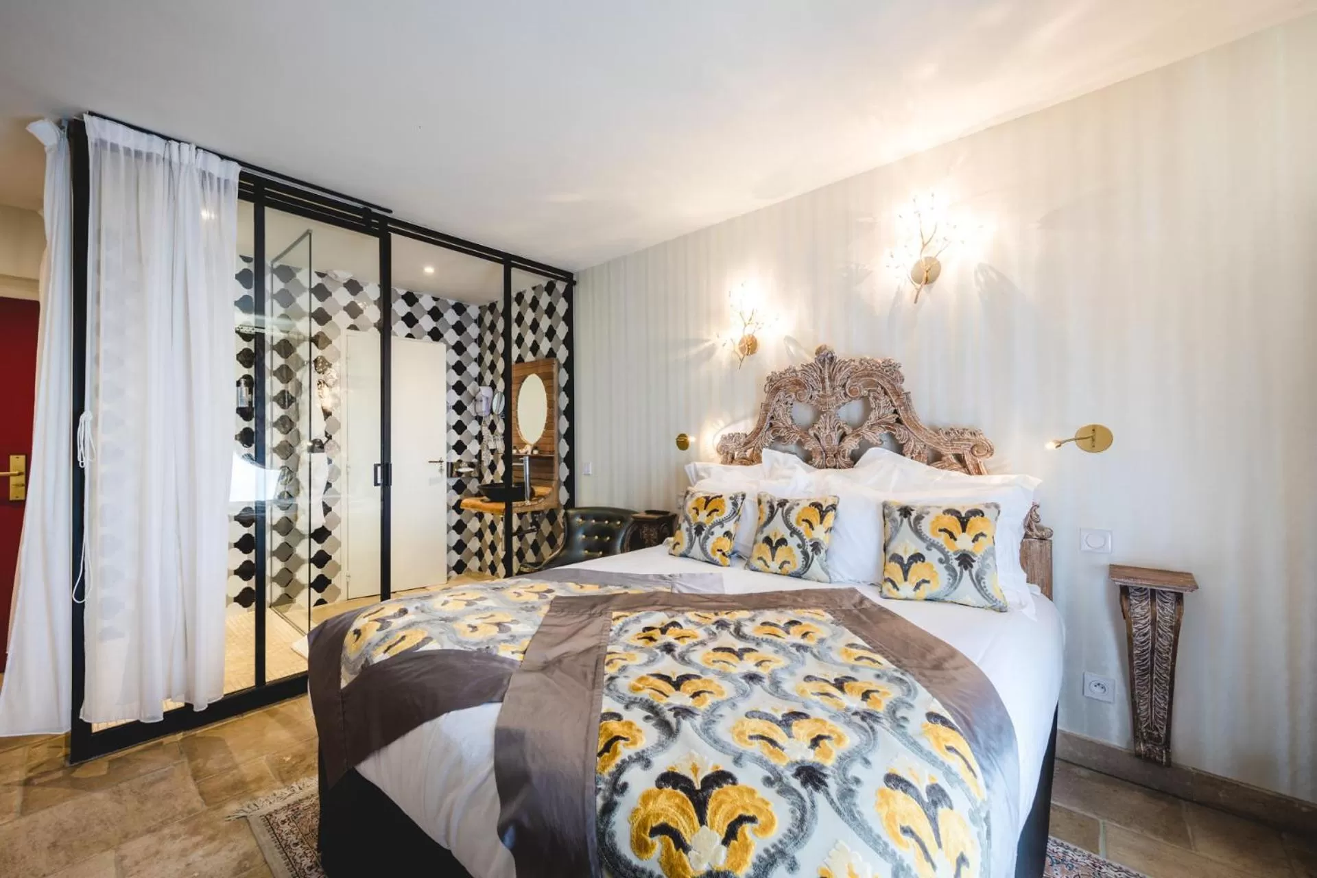 Bed in Le Petit Palais D'Aglae