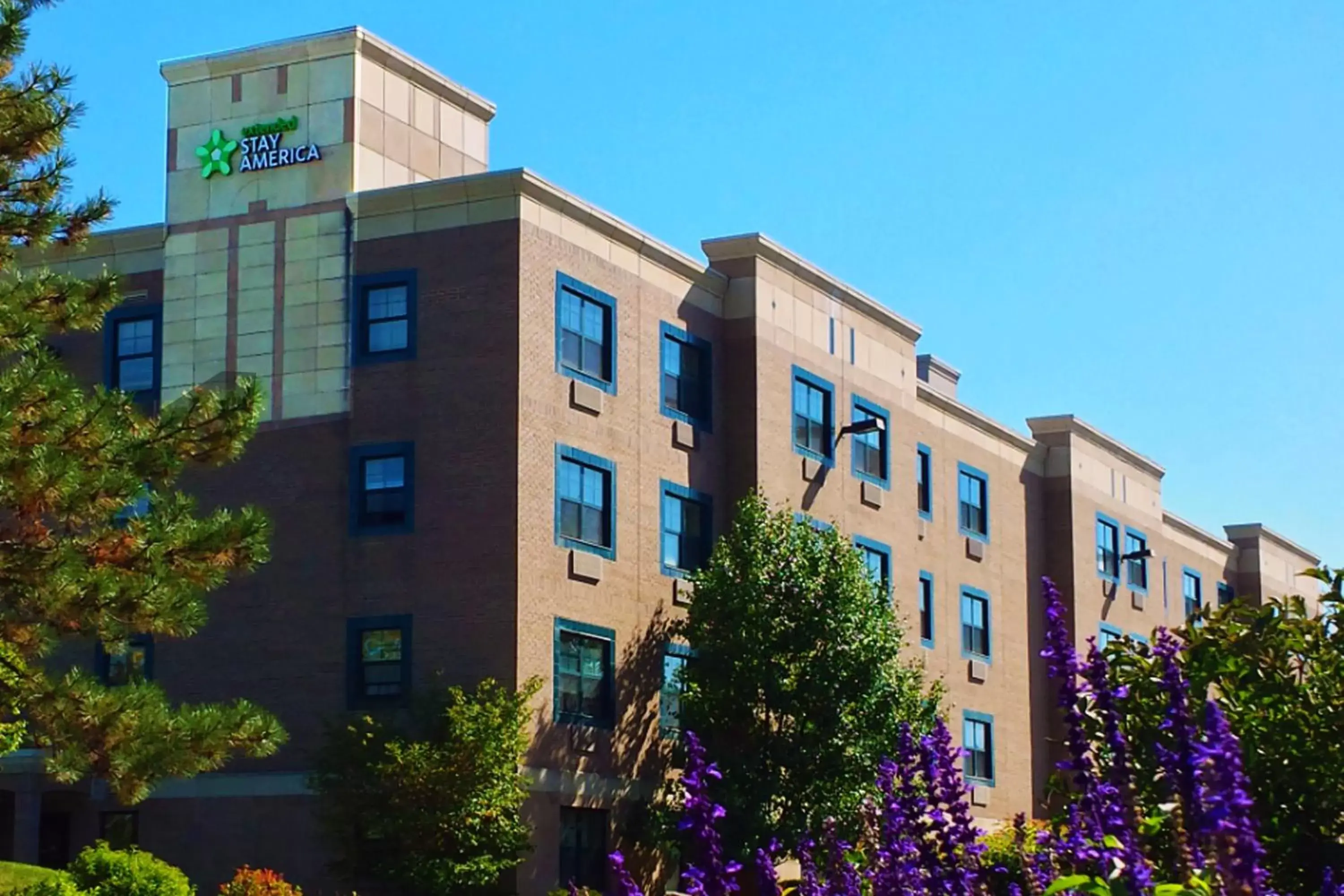 Property building in Extended Stay America Suites - Detroit - Dearborn