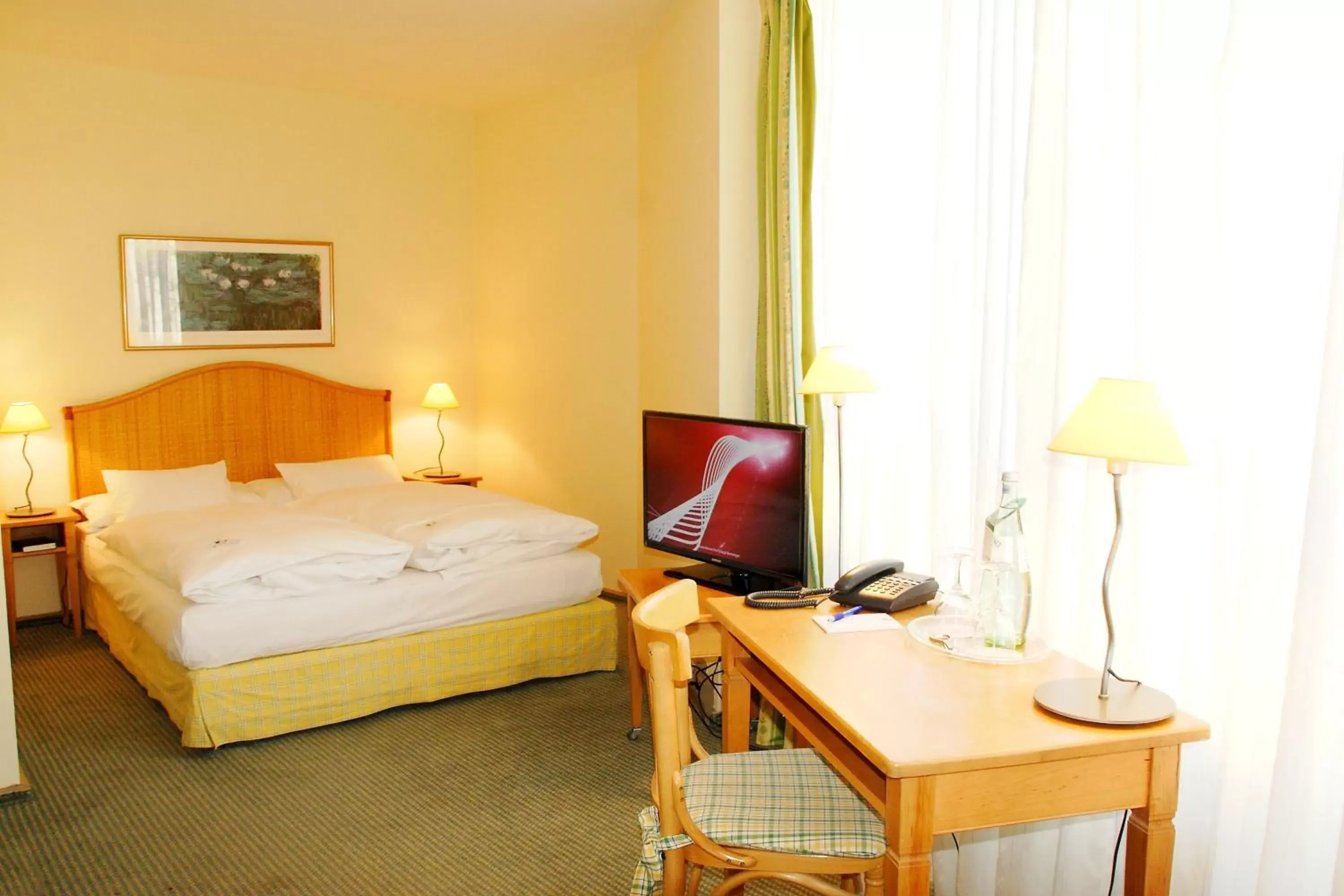 Photo of the whole room, Bed in Hotel Leipzig City Nord by Campanile