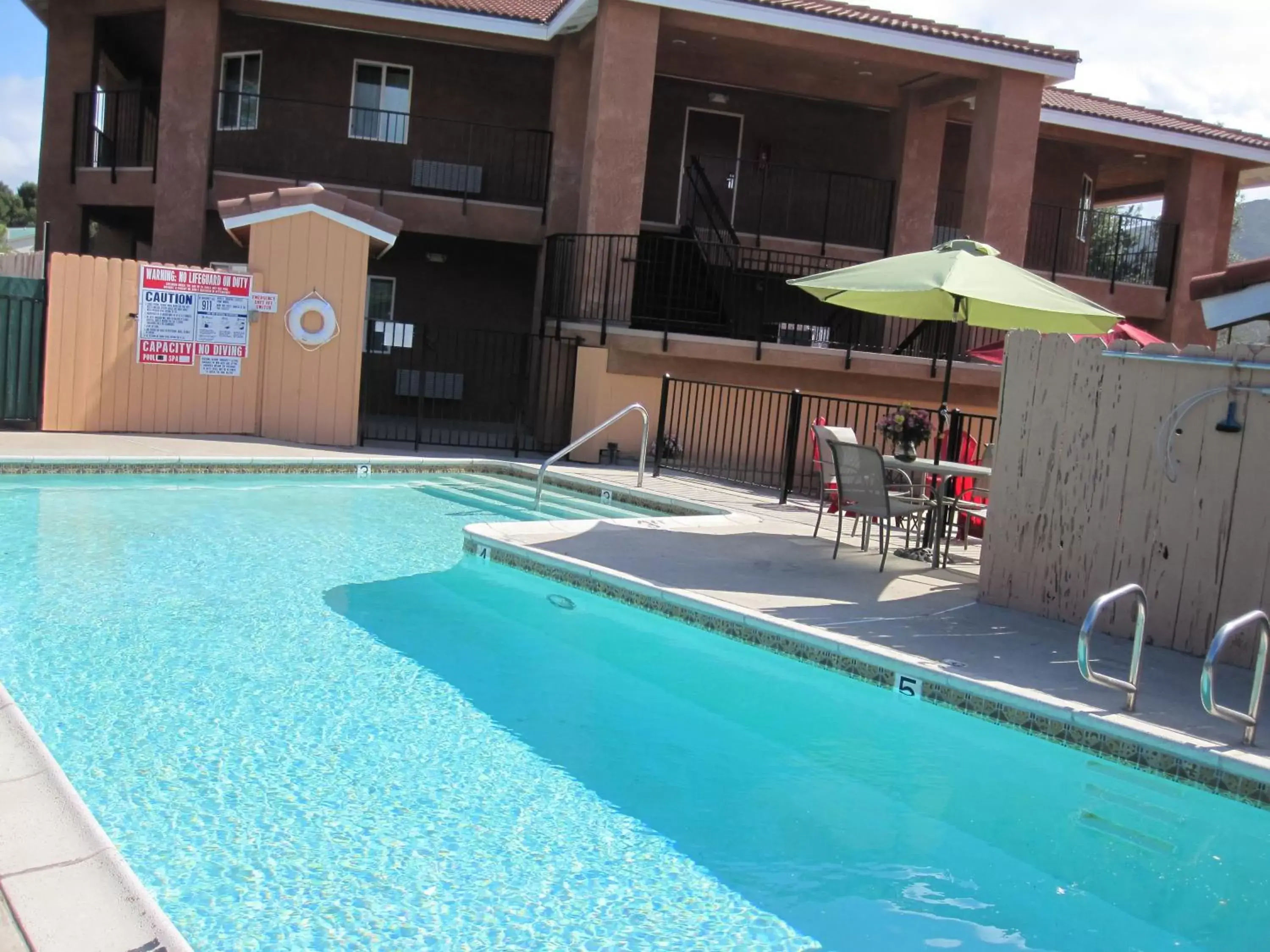 Property building, Swimming Pool in Rancho California Inn Temecula