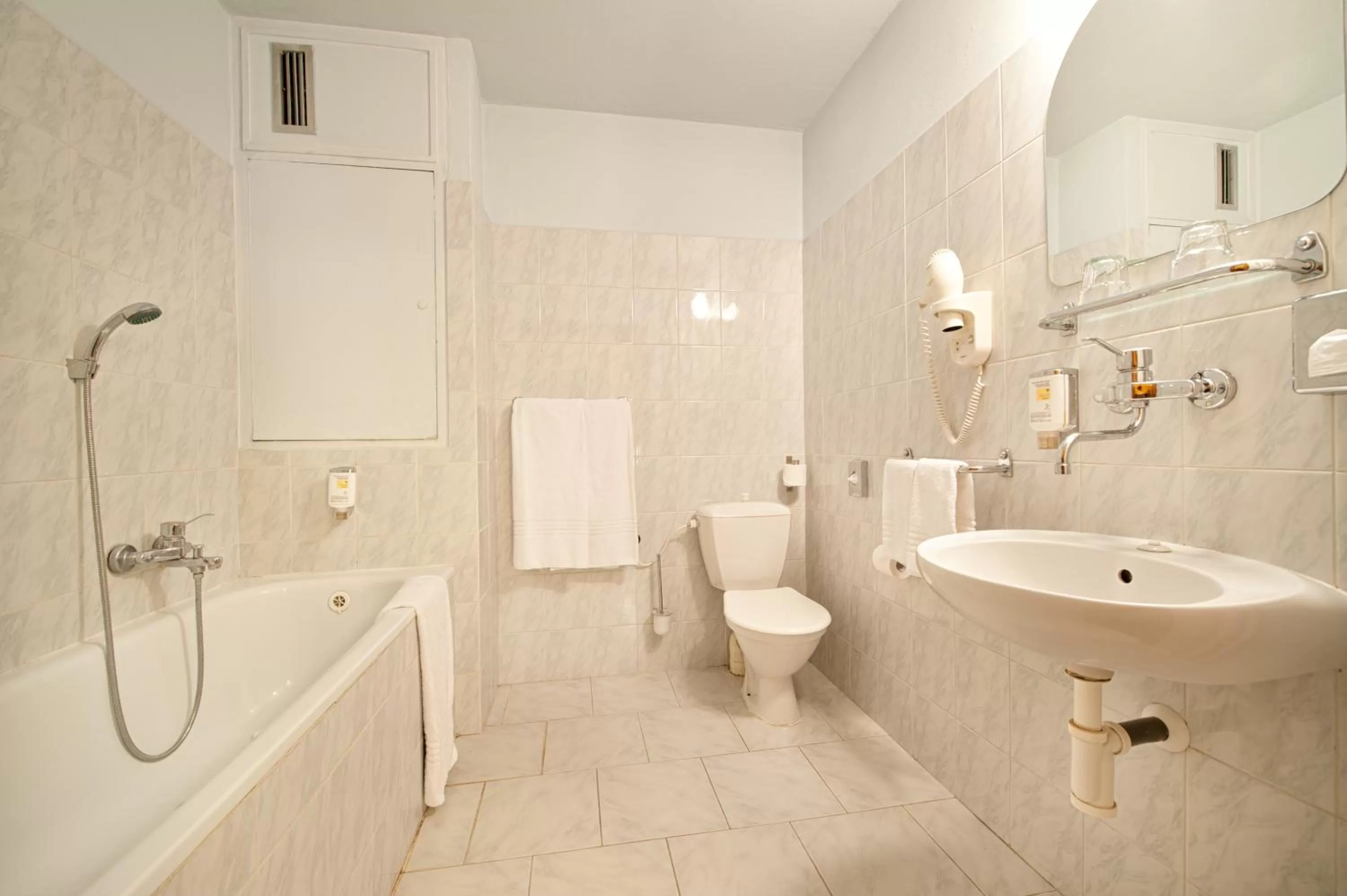 Bathroom in Hotel Henrietta