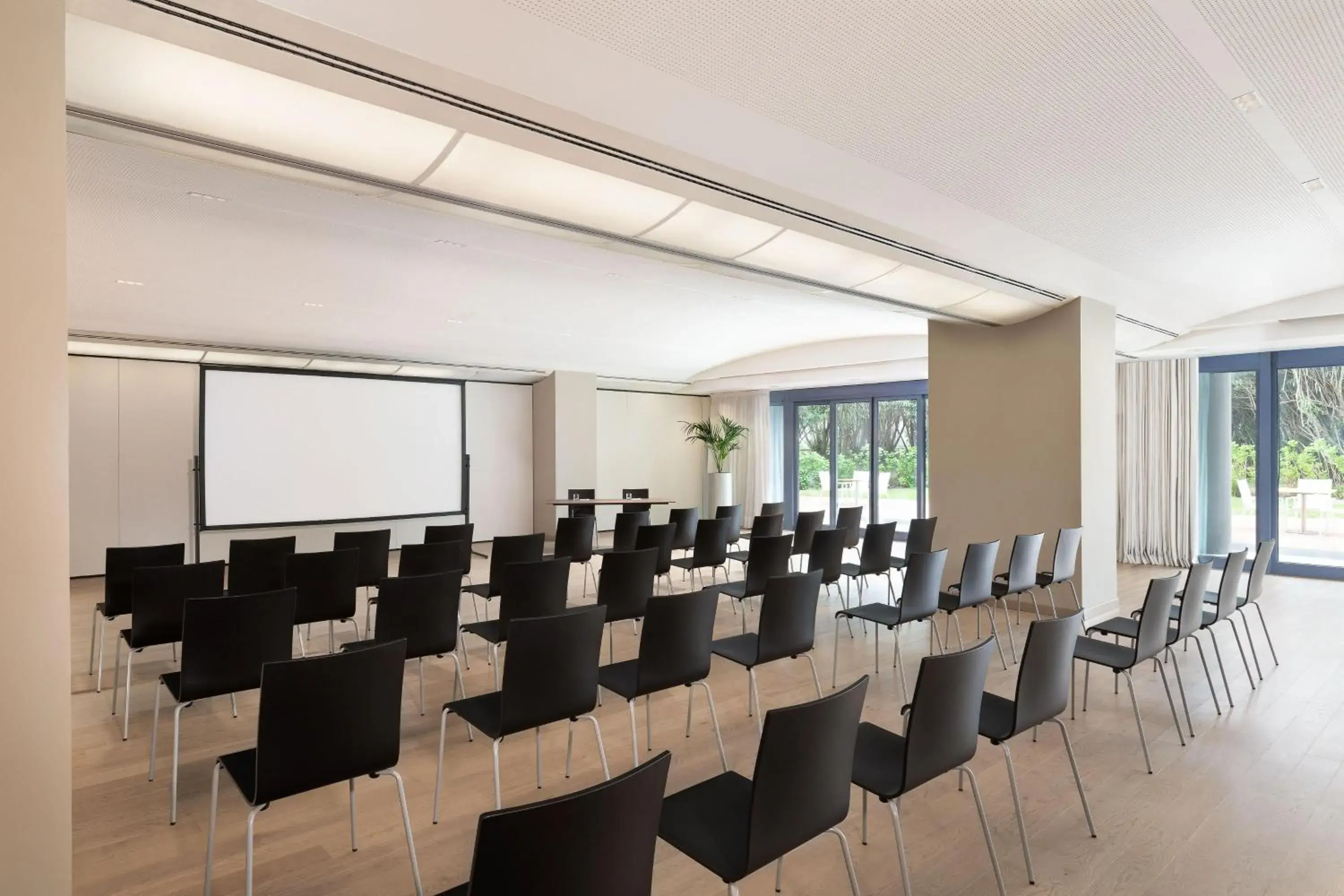 Meeting/conference room in Sheraton Lake Como Hotel