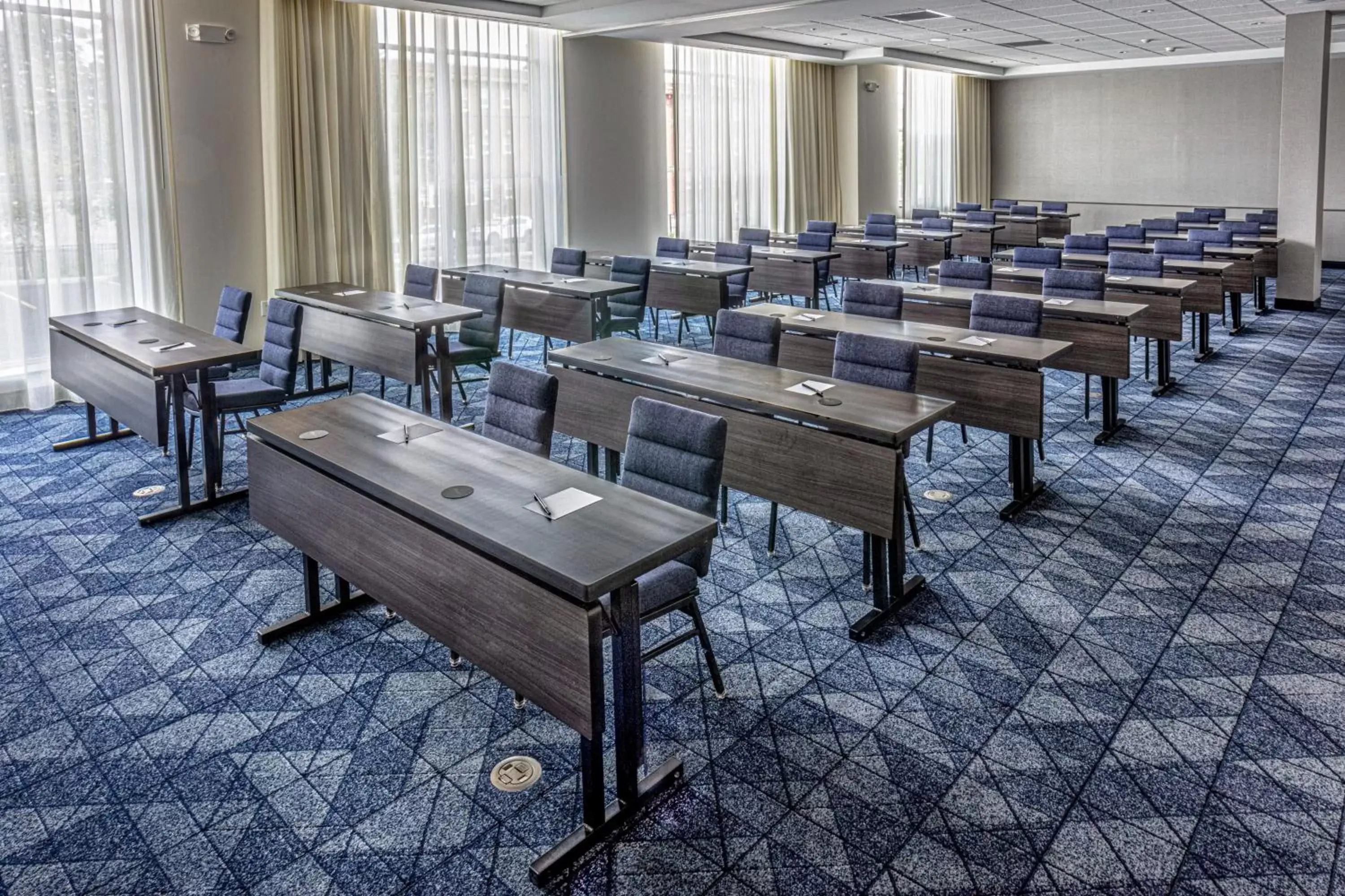 Meeting/conference room in Courtyard Rochester Downtown