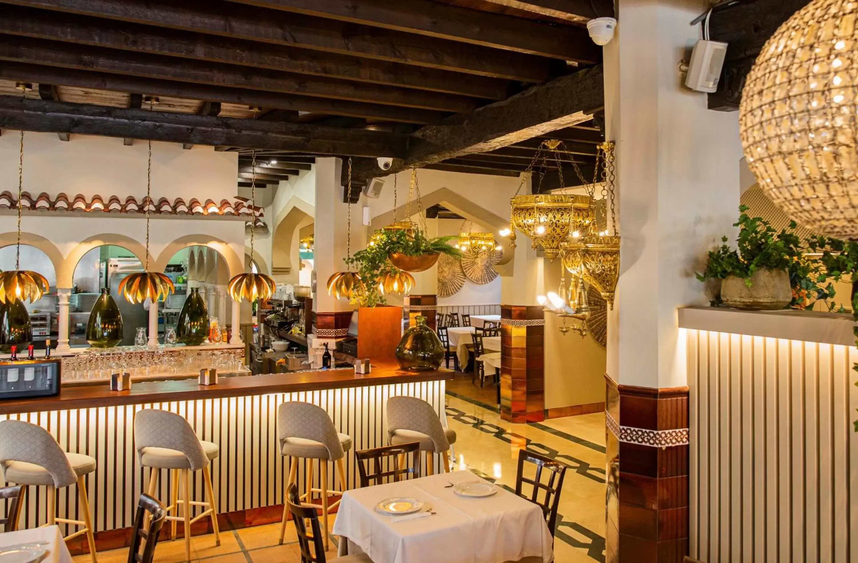 Restaurant/Places to Eat in Hotel Casablanca
