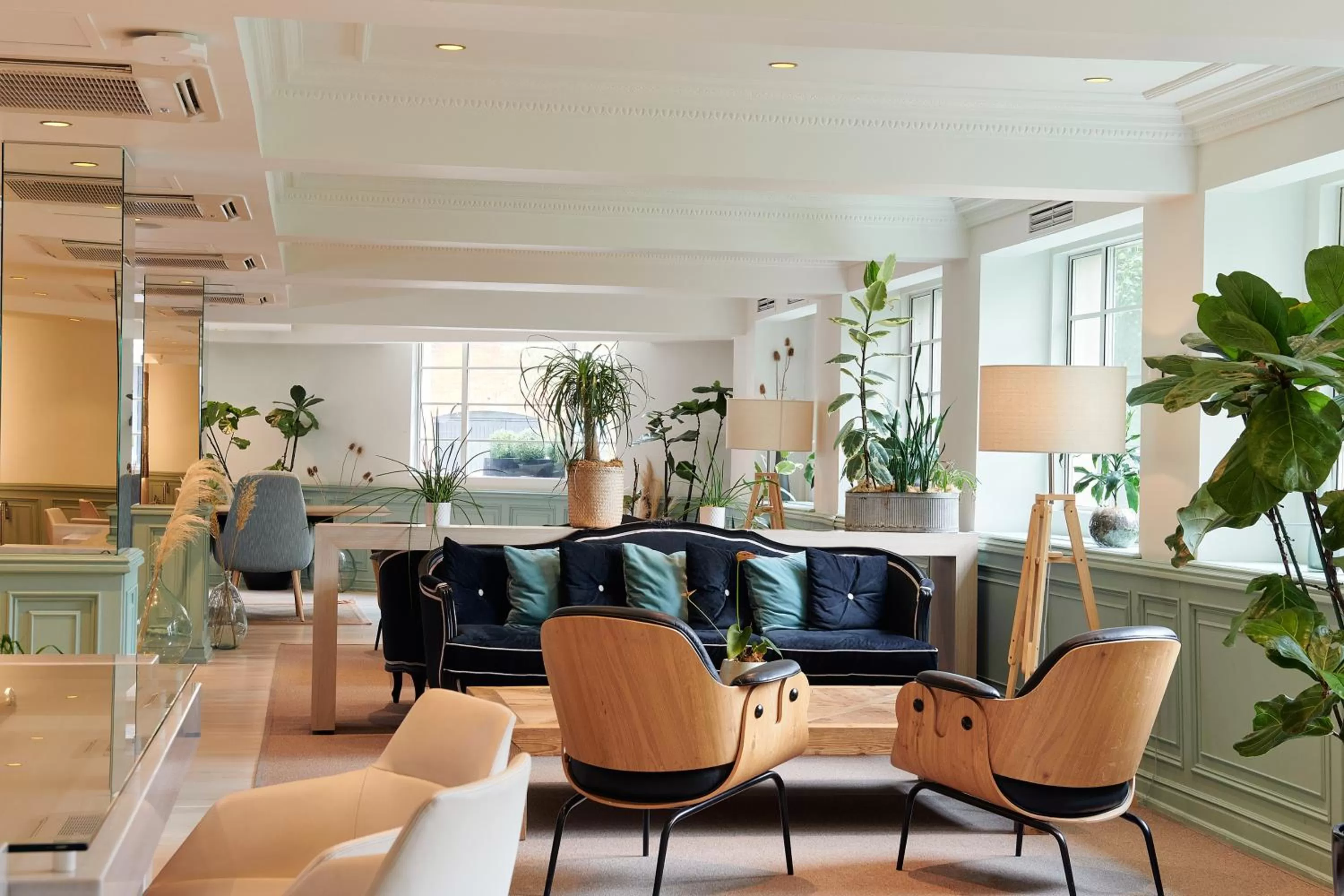 Living room in Melia White House Hotel