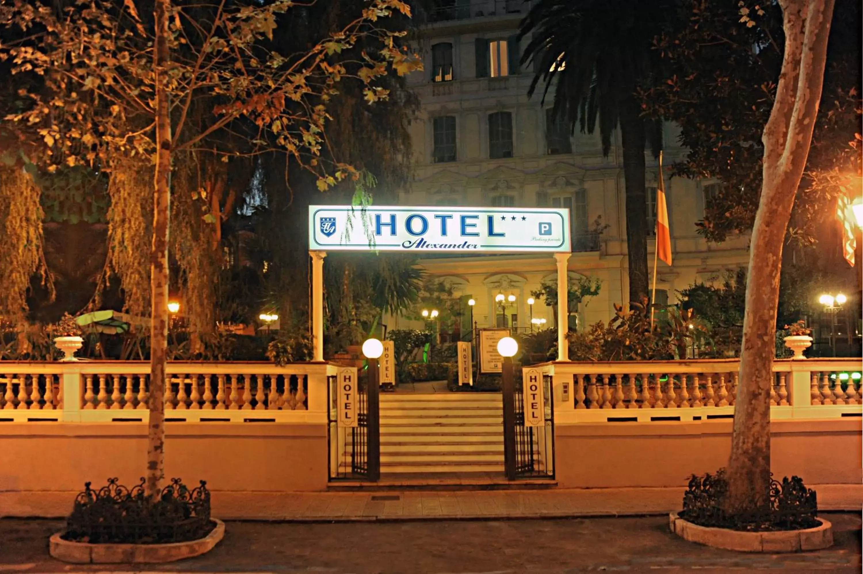 Facade/entrance in Hotel Alexander & Spa