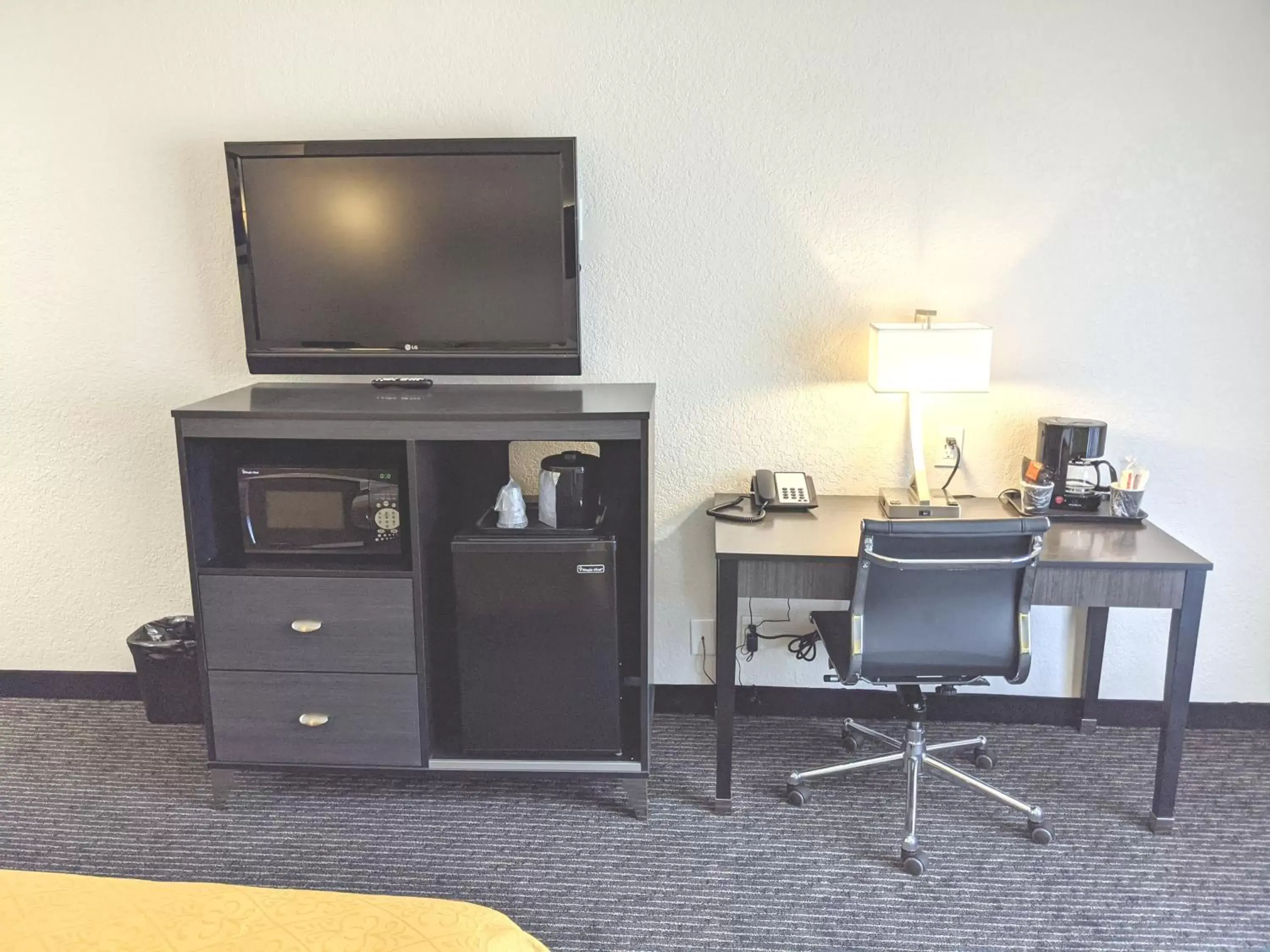 TV/Entertainment Center in Quality Inn & Suites South San Jose - Morgan Hill