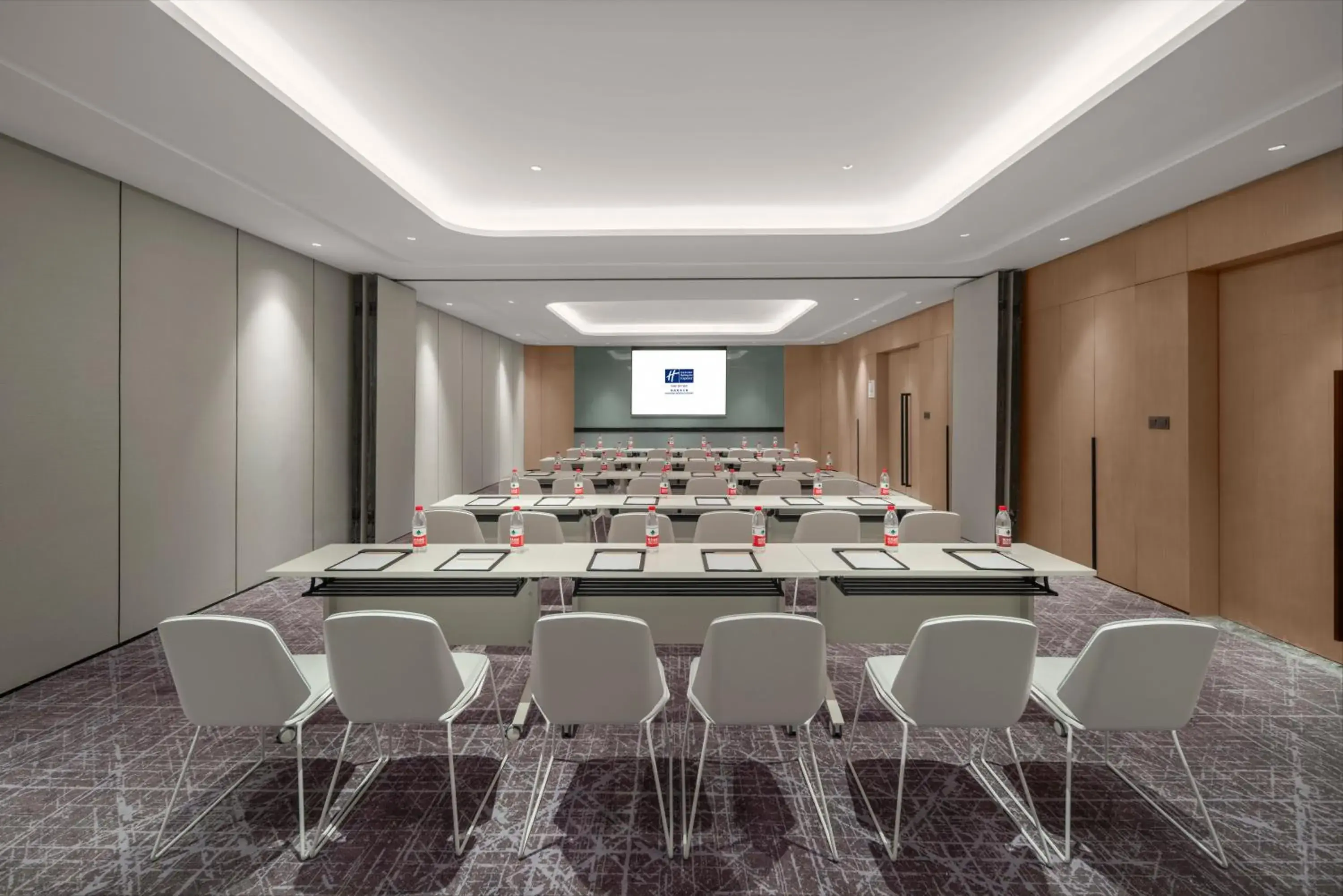 Meeting/conference room in Holiday Inn Express Nantong North Gateway, an IHG Hotel