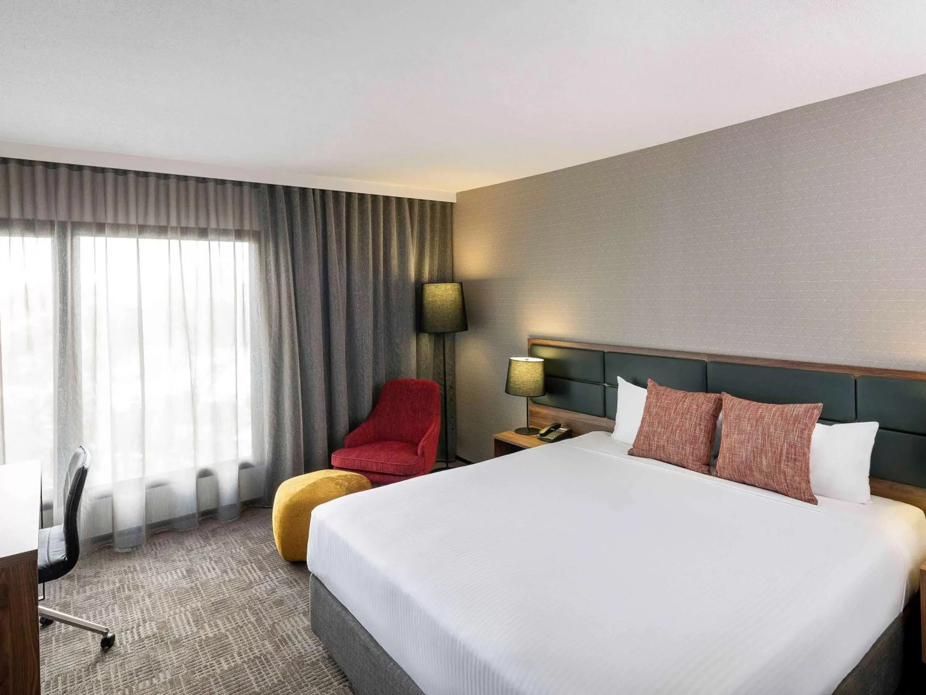 Photo of the whole room, Bed in Novotel Sydney International Airport