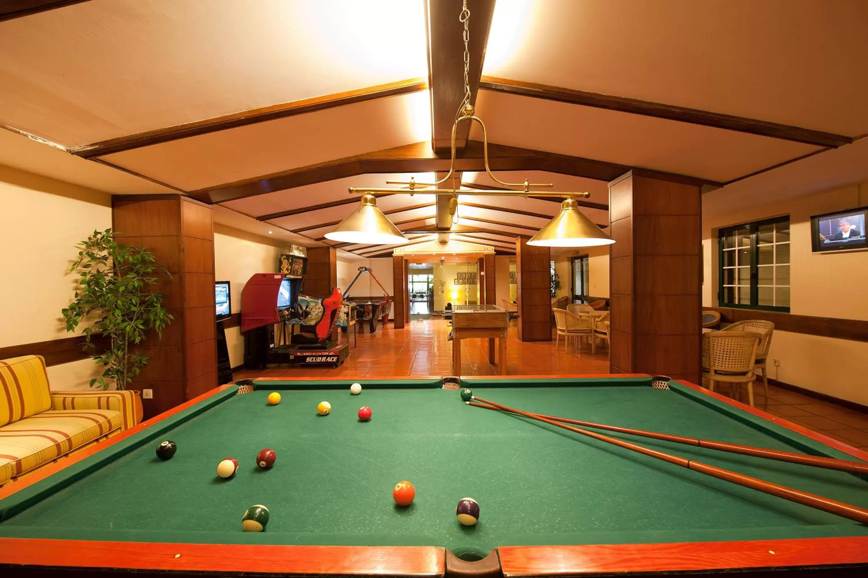 Communal lounge/ TV room, Billiards in Vila Gale Atlantico