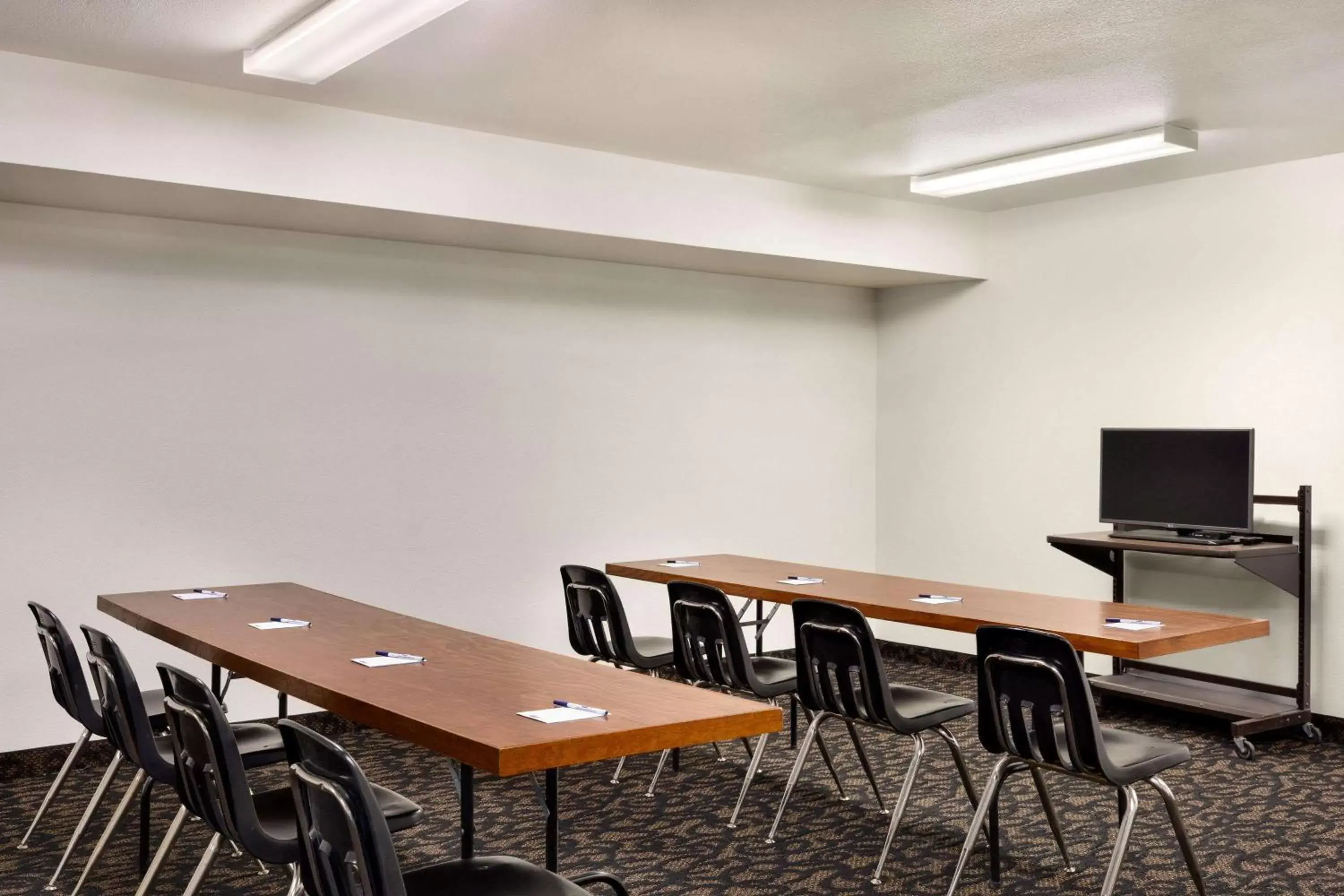 On site, Business Area/Conference Room in Travelodge by Wyndham Sharon Springs