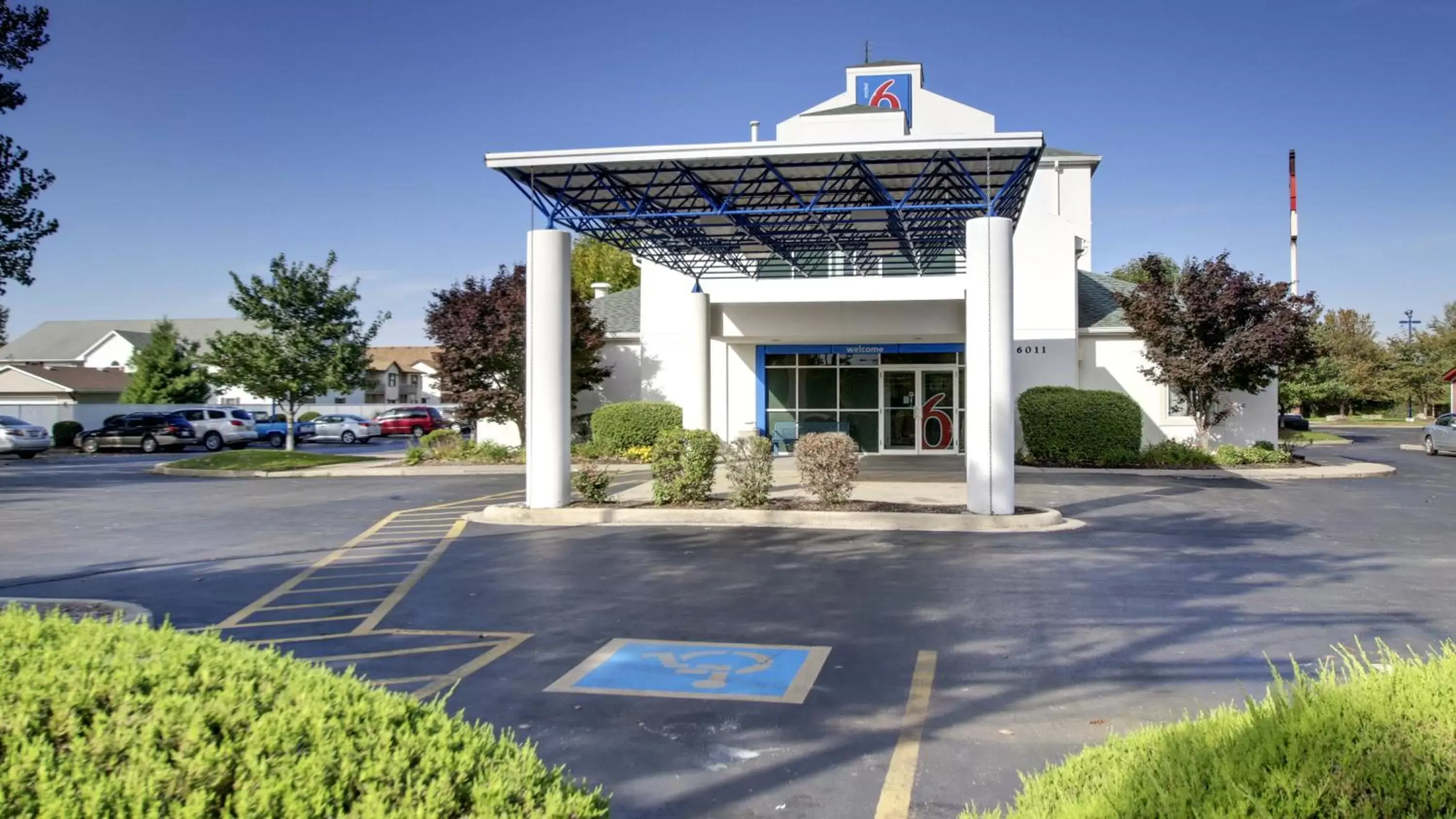 Facade/entrance, Property Building in Motel 6-Springfield, IL