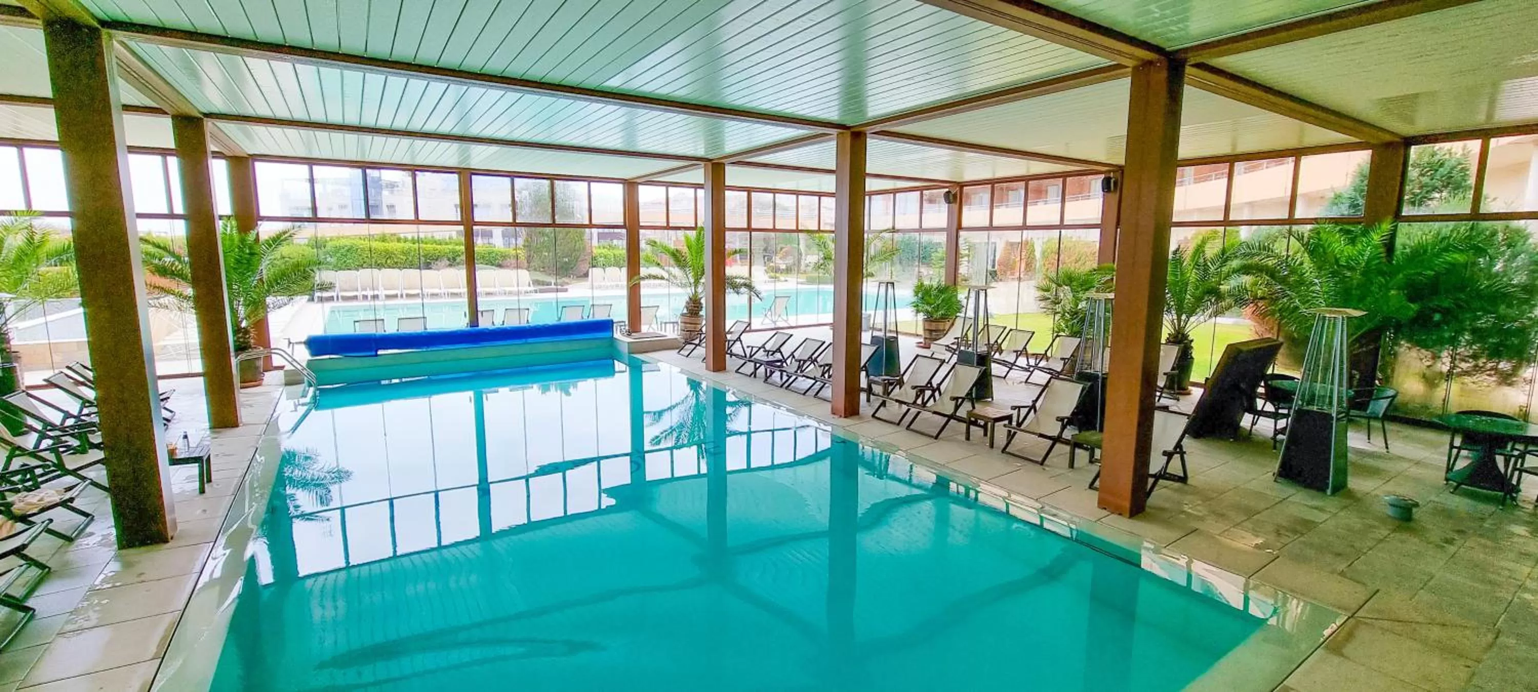 Swimming pool in Grand Hotel Pomorie - Medical spa