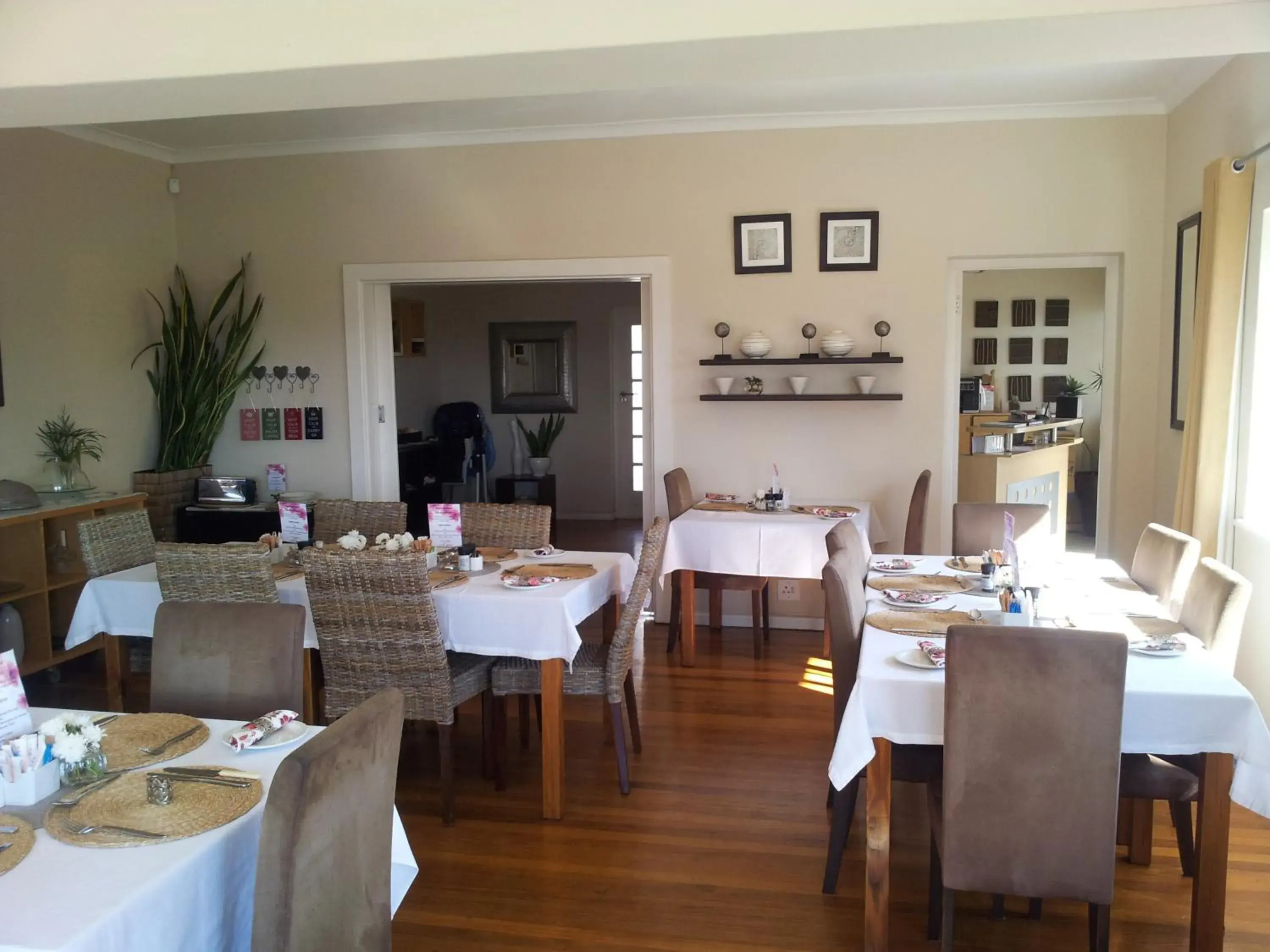 Restaurant/Places to Eat in Palm Beach Guesthouse