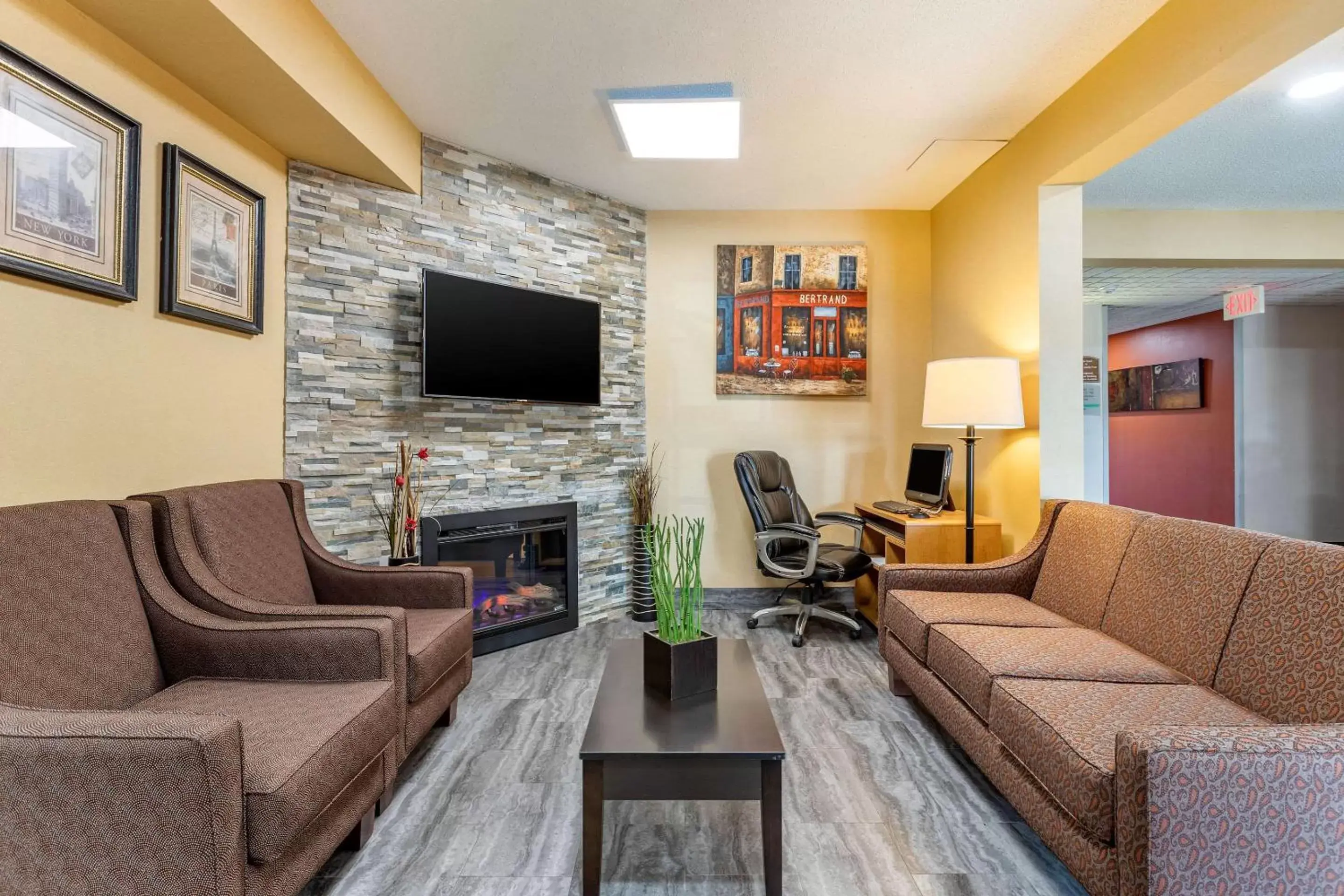 Lobby or reception, Seating Area in Quality Inn & Suites Mason City